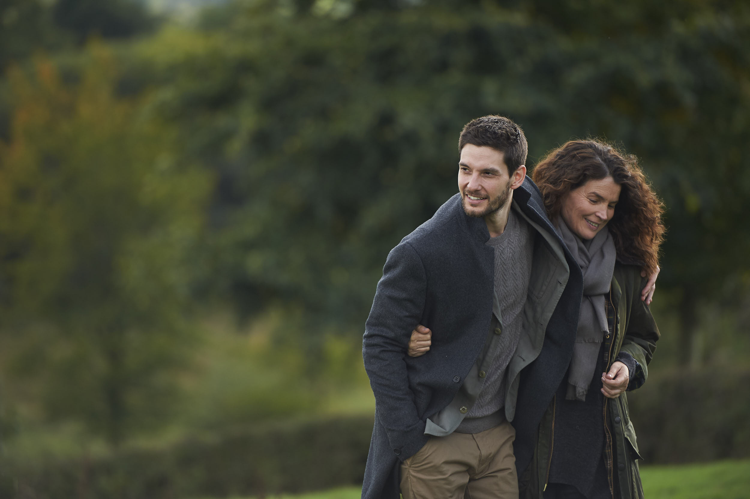 Ben Barnes, Gold digger, Bakchormeeboy, Julia Ormond, 2500x1670 HD Desktop