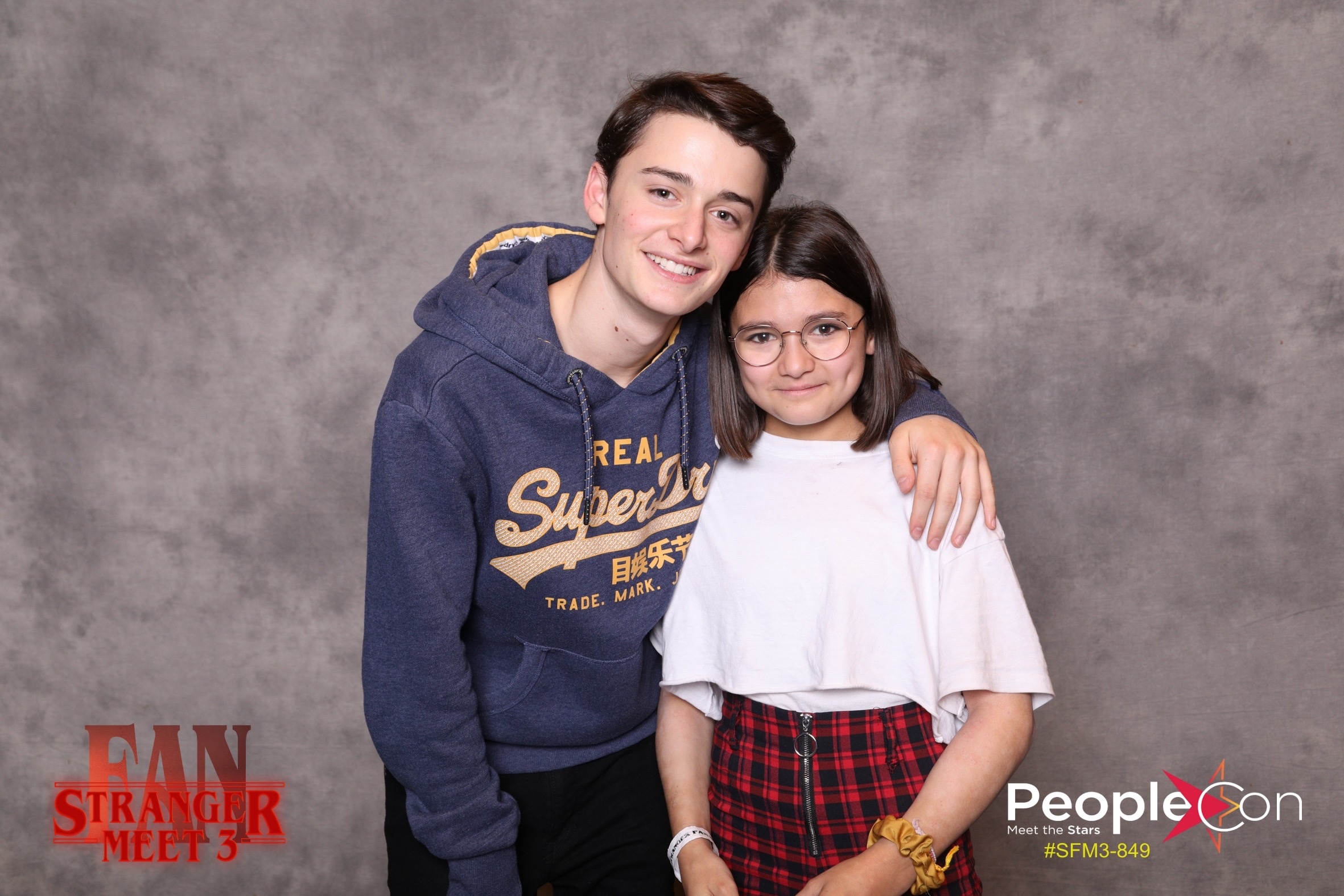 Noah Schnapp TV shows, Stranger Fanmeet, Photoshoot roster con, TV celebrity, 2370x1580 HD Desktop