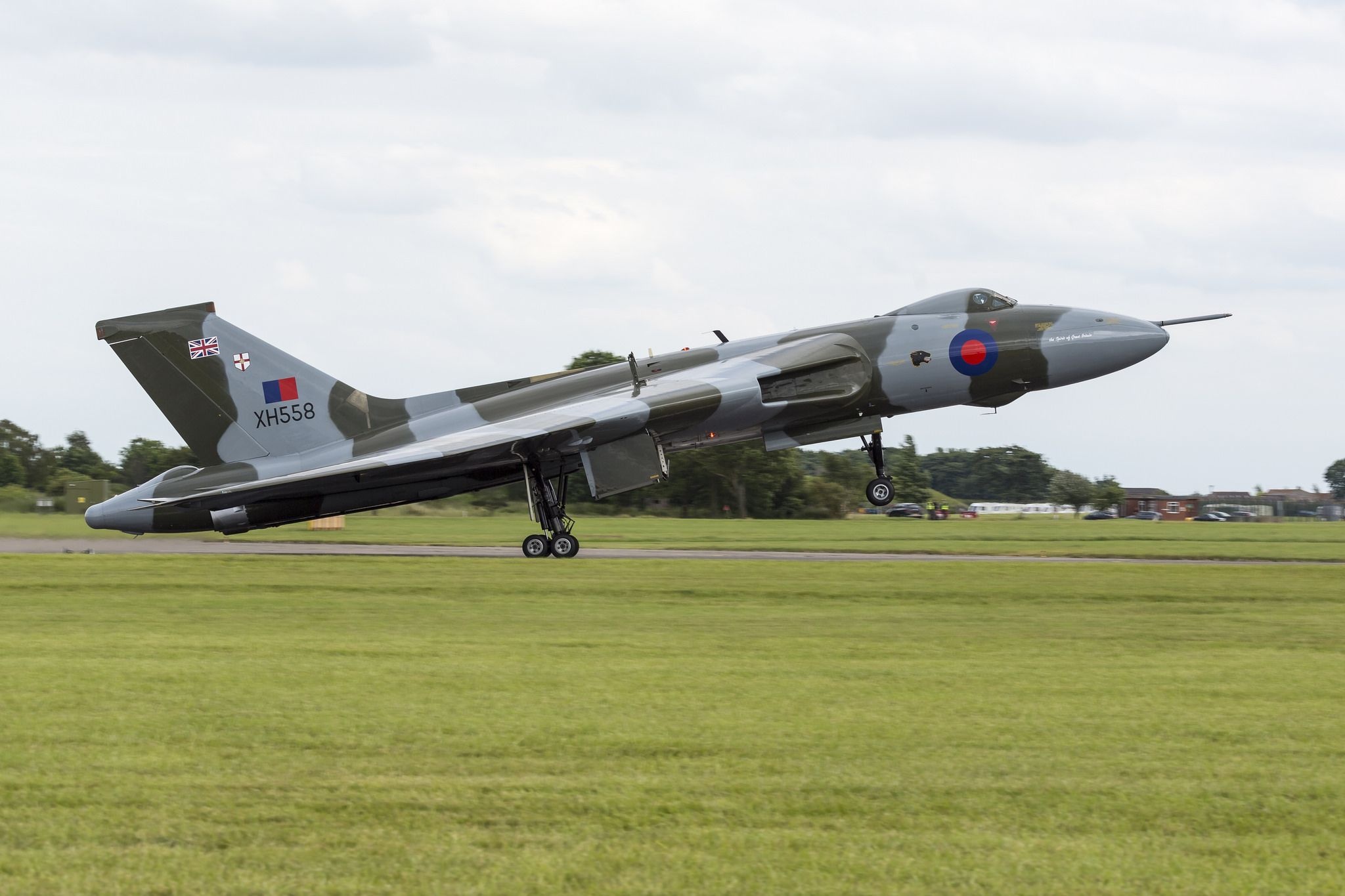 Avro Vulcan xh558, Royal air force, Aviation excellence, Skyward marvel, 2050x1370 HD Desktop