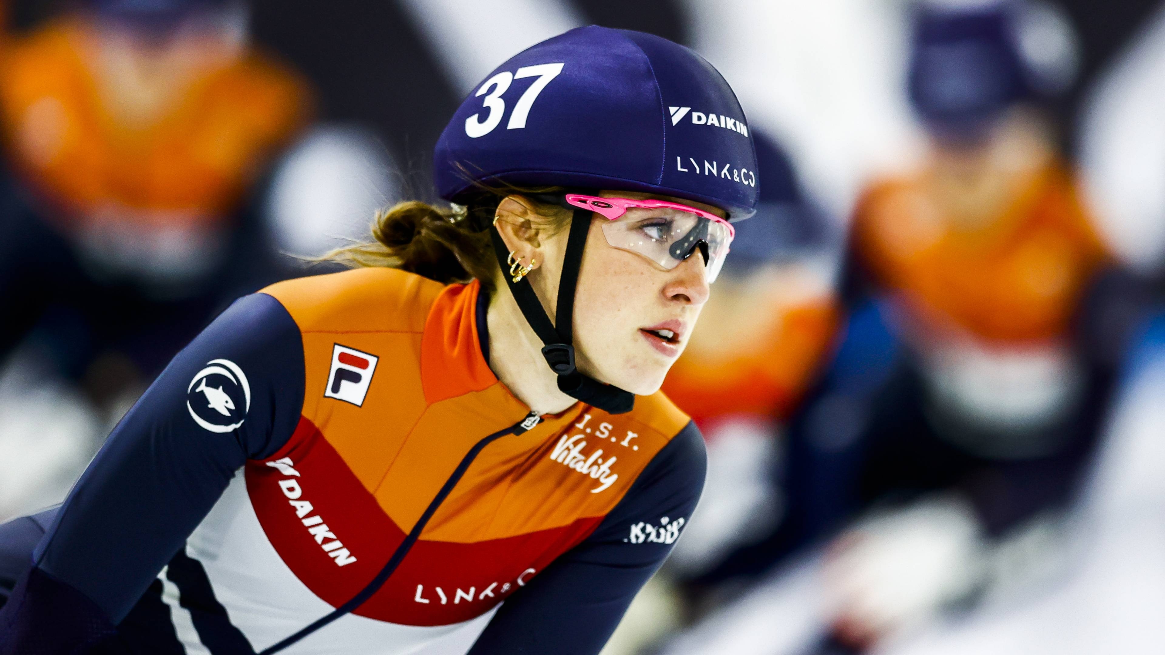 Suzanne Schulting, Injury precaution, NK Shorttrack, Light groin issues, 3840x2160 4K Desktop