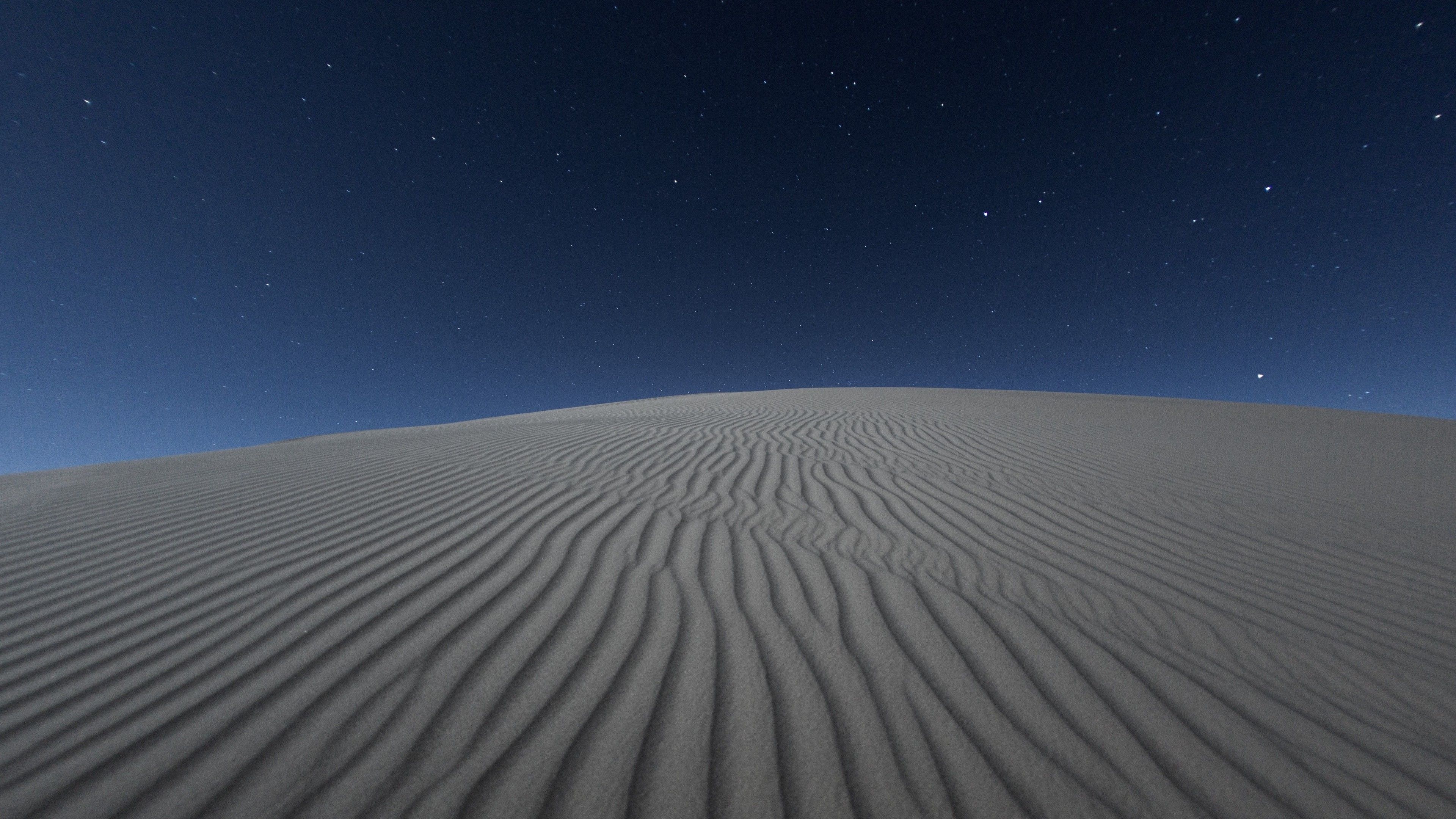 rippled sand dune, clear starry night sky, desert horizon at night, 4K Desktop wallpaper