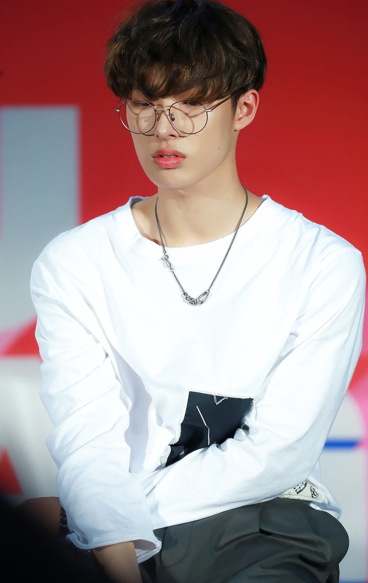 Song Min-gi, ATEEZ performance, Charismatic idol, Addictive songs, 1300x2050 HD Phone