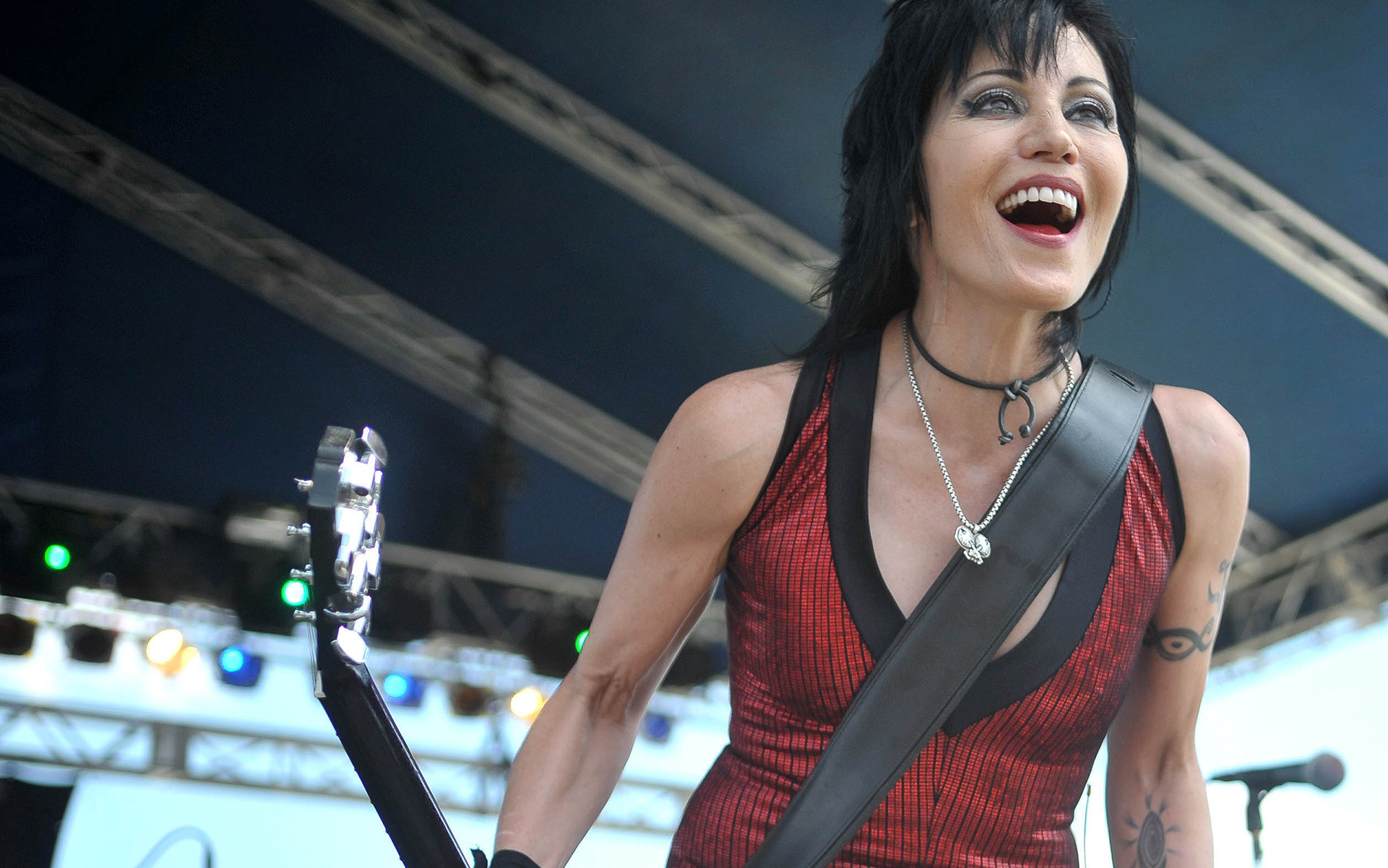 Joan Jett, Defiant rockstar, Unapologetic attitude, Timeless music, 1930x1210 HD Desktop