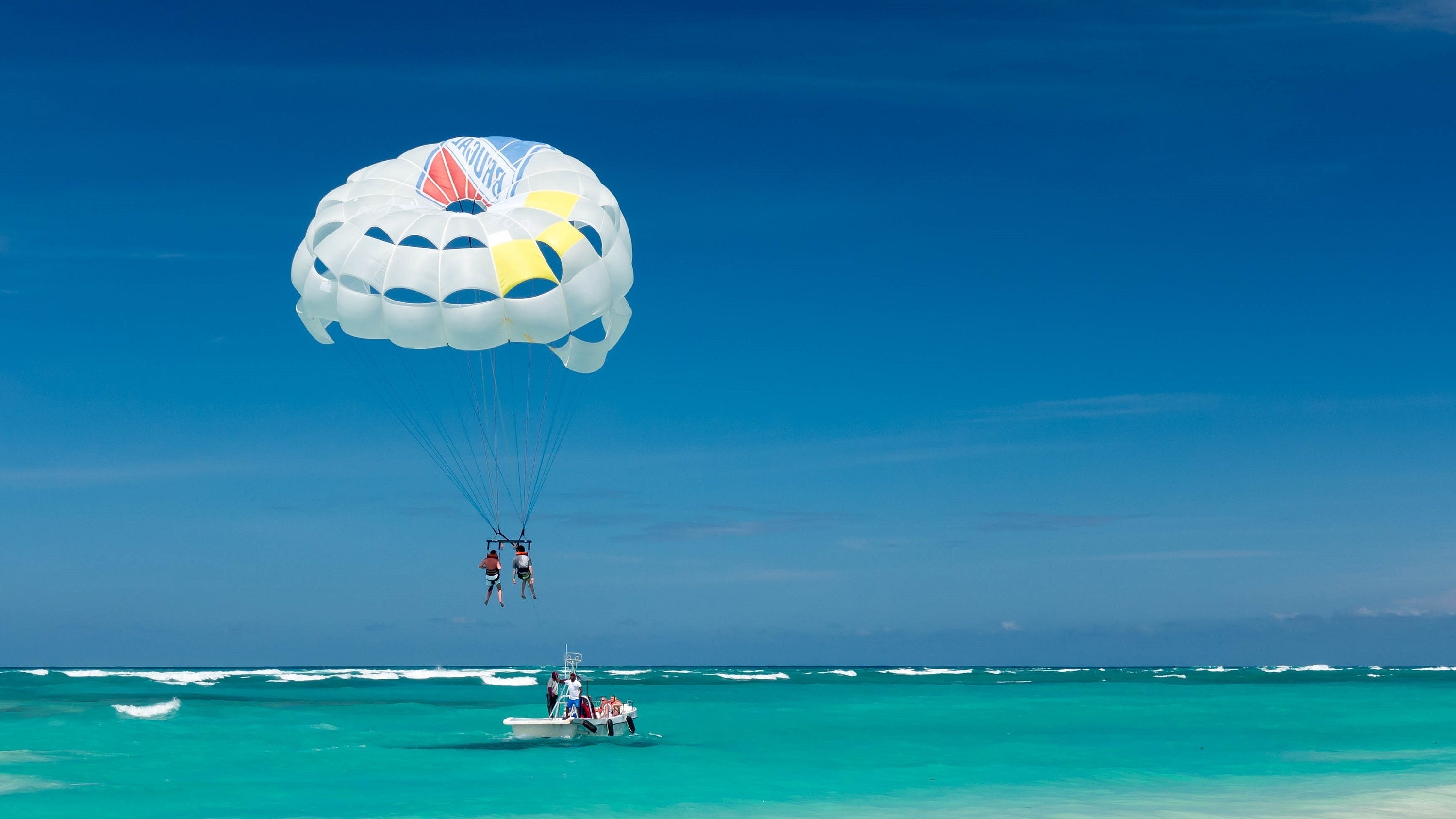 Parasailing in Miami, Florida coast, Aerial perspective, Breathtaking views, 3000x1690 HD Desktop