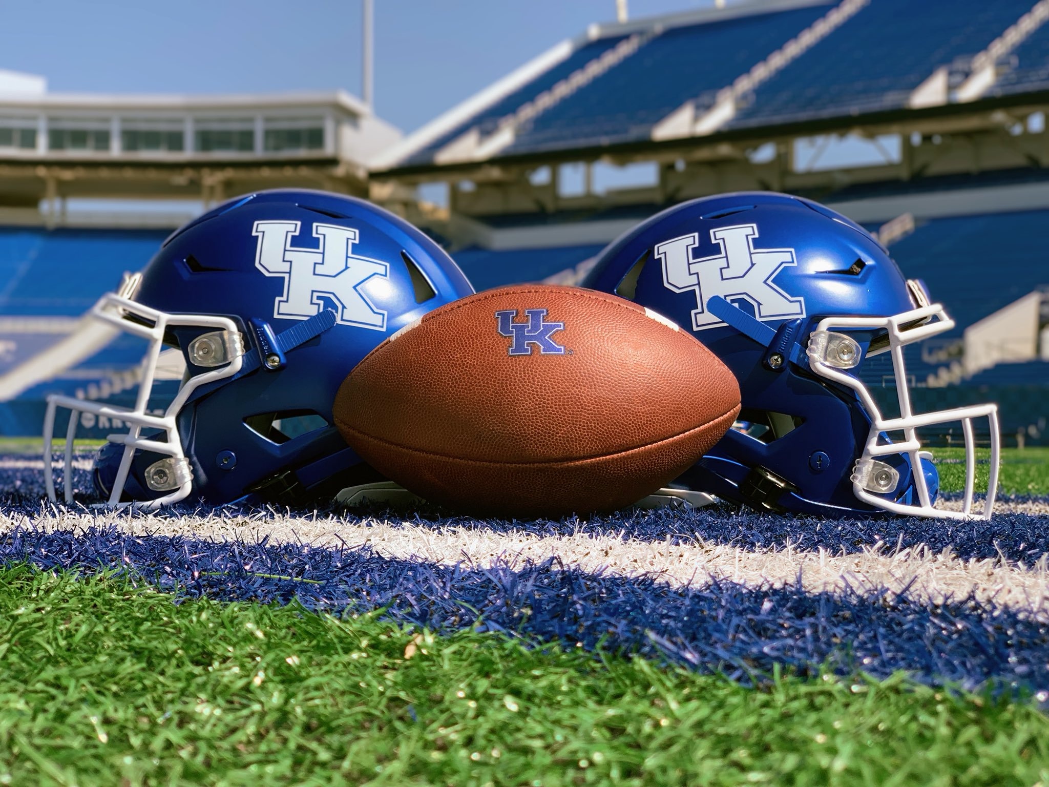 Ball and helmets, Kentucky Wildcats Wallpaper, 2050x1540 HD Desktop