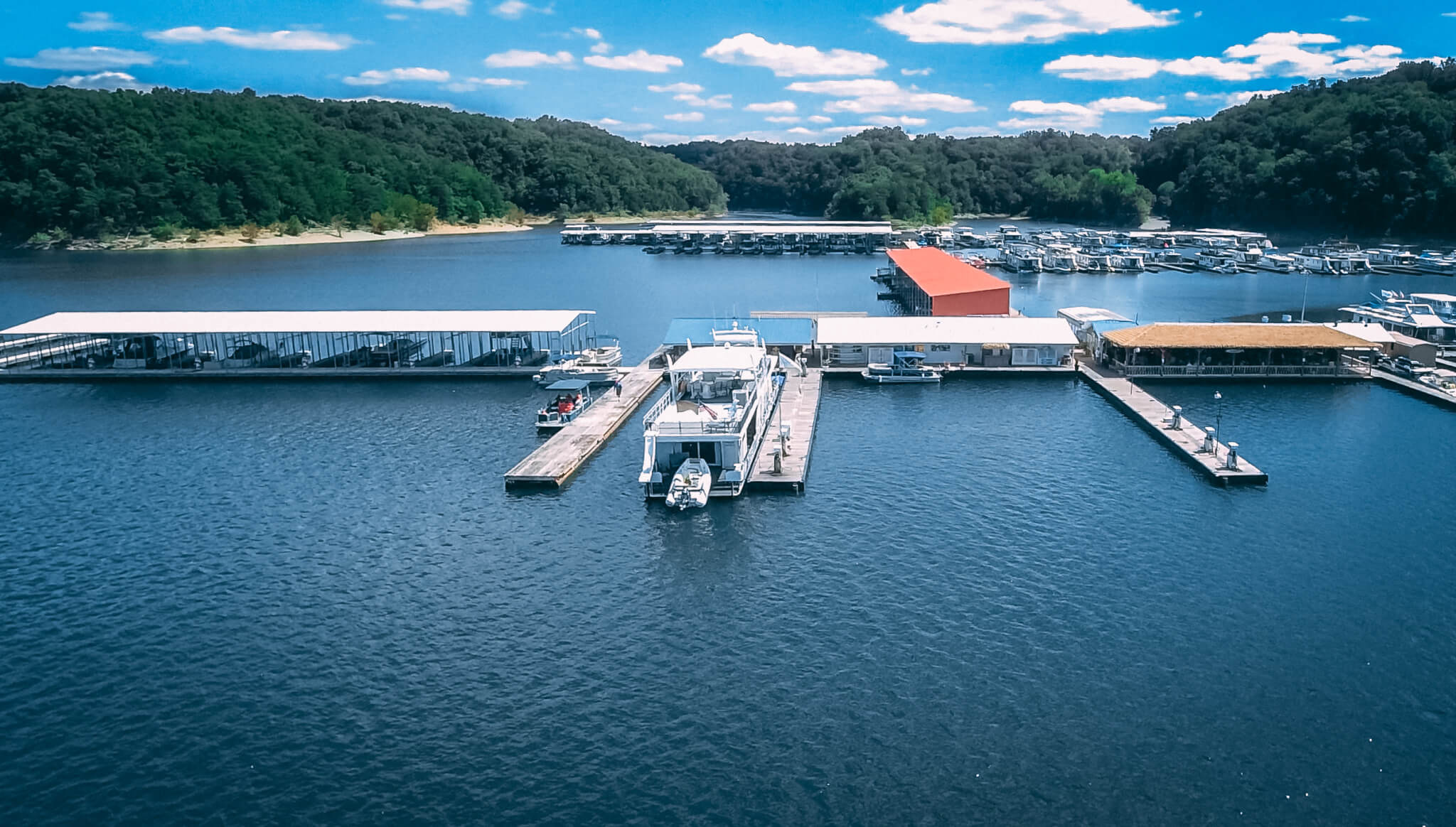 Lake Cumberland, Fishing boating water sports, Wolf Creek Marina, 2050x1170 HD Desktop