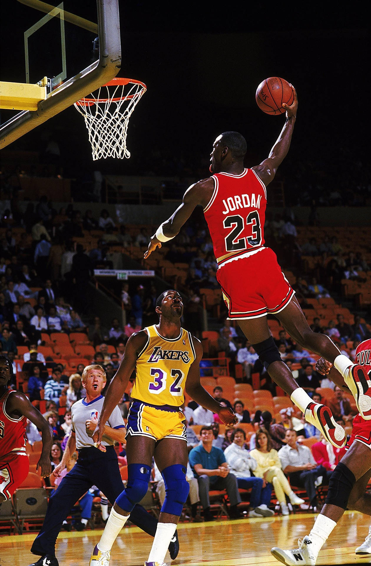 Michael Jordan, Magic Johnson, Chicago Bulls uniform, Los Angeles Lakers uniform, HD Phone wallpaper