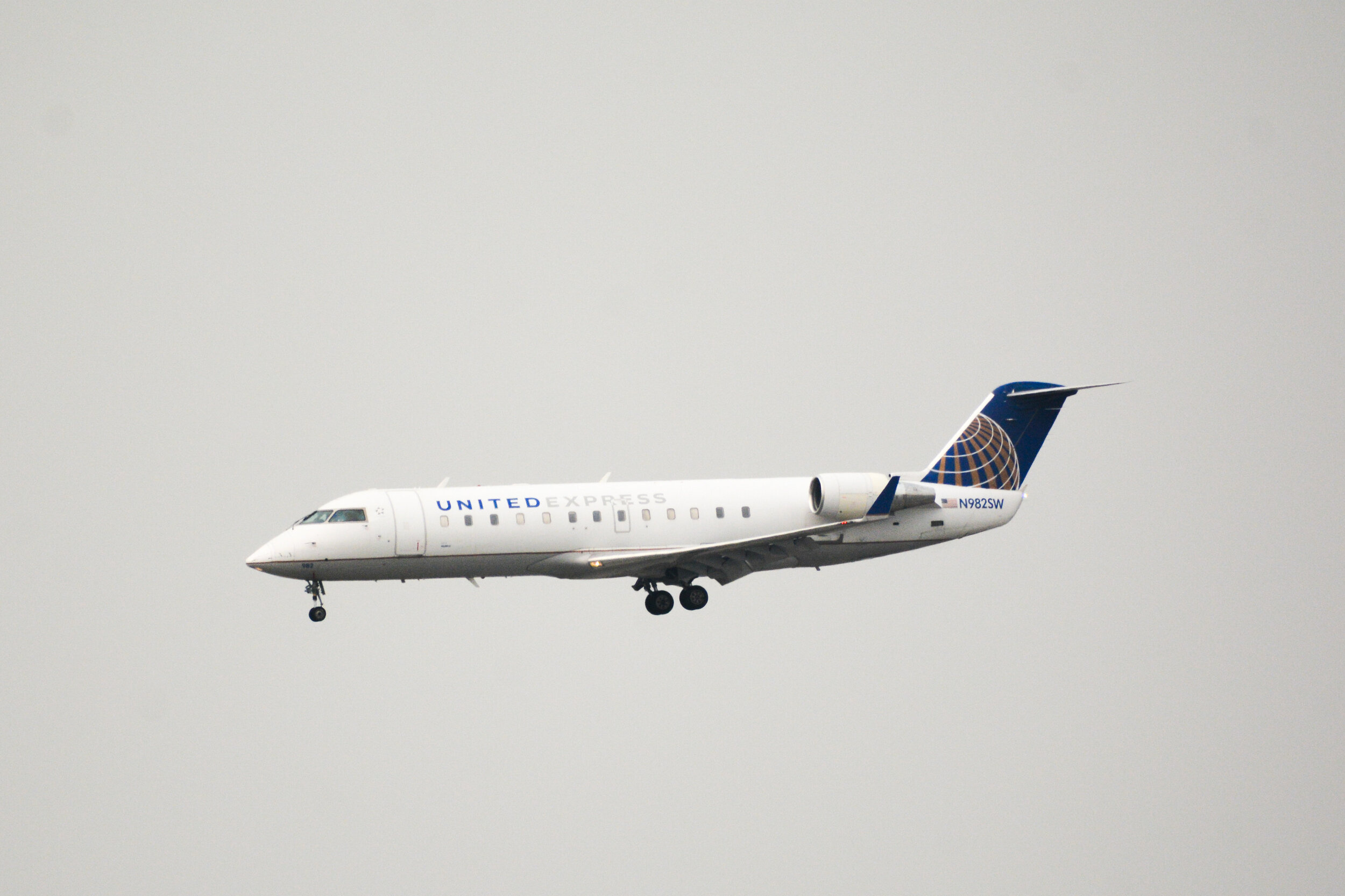 ExpressJet Airlines, Planespotting at LAX, Officer Wayfinder, September 2020, 2500x1670 HD Desktop