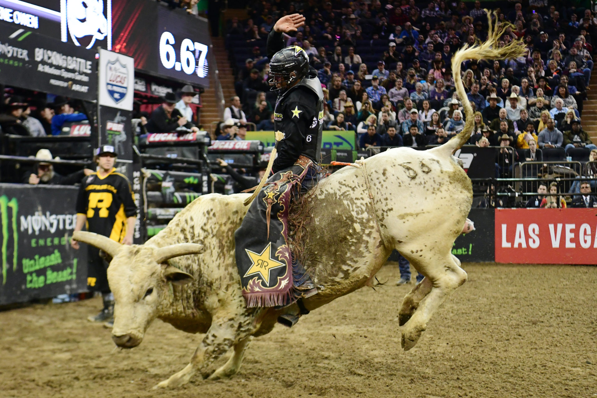 Crowdless bullriding events, Pro bull riding returns, Fan support, Athletes' dedication, 1920x1280 HD Desktop