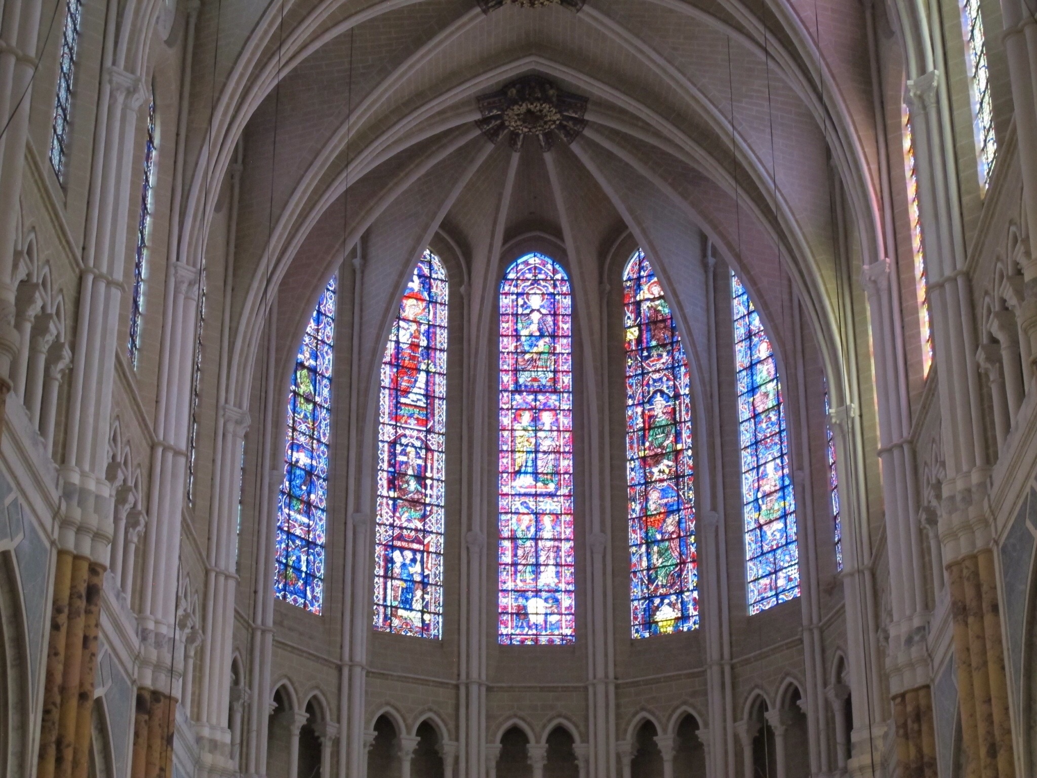 Chartres Cathedral, Monk's chronicle, Cathedral, 2050x1540 HD Desktop