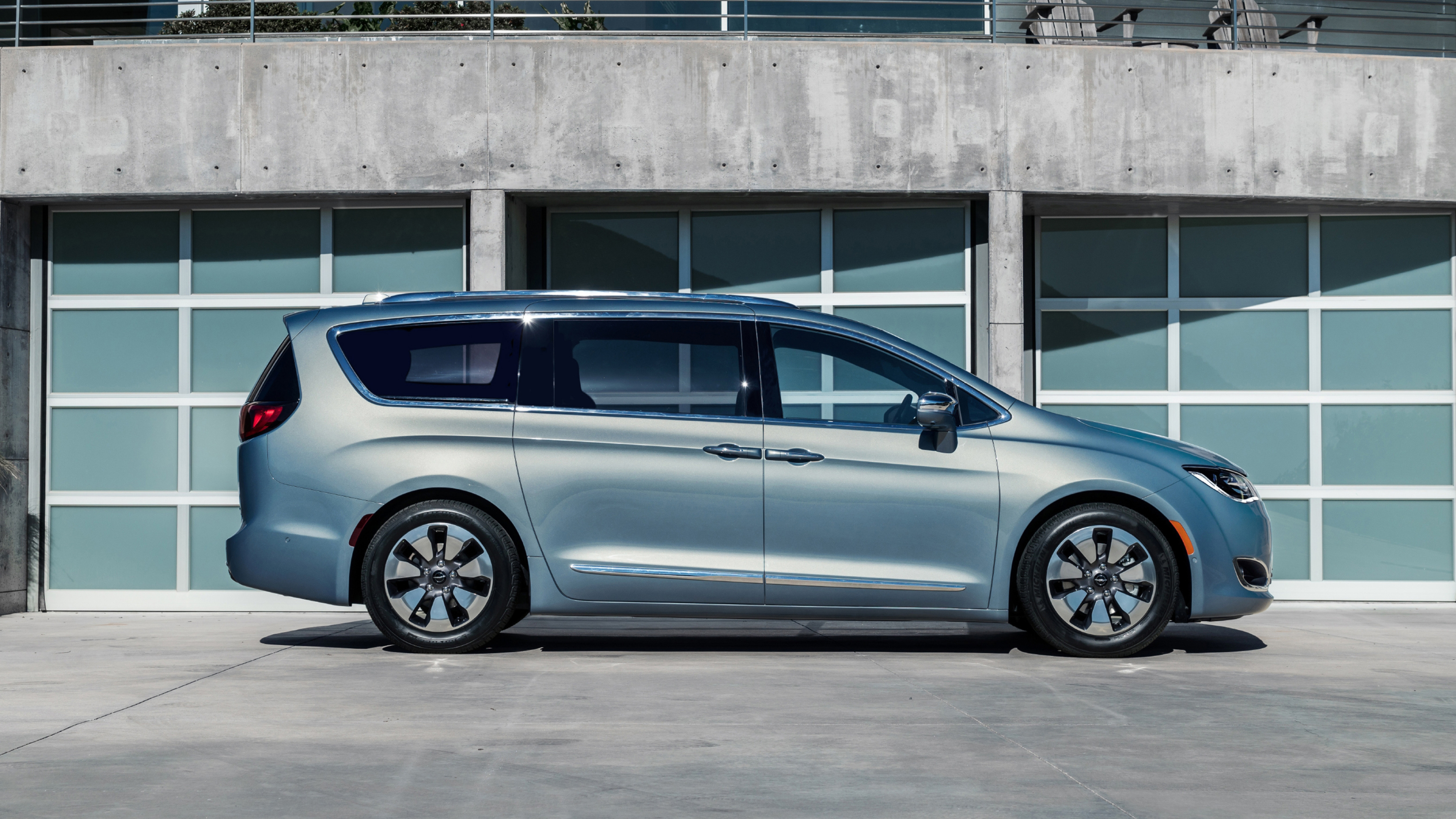 Chrysler Pacifica, Eco-friendly option, Hybrid model, Efficient minivan, 3840x2160 4K Desktop