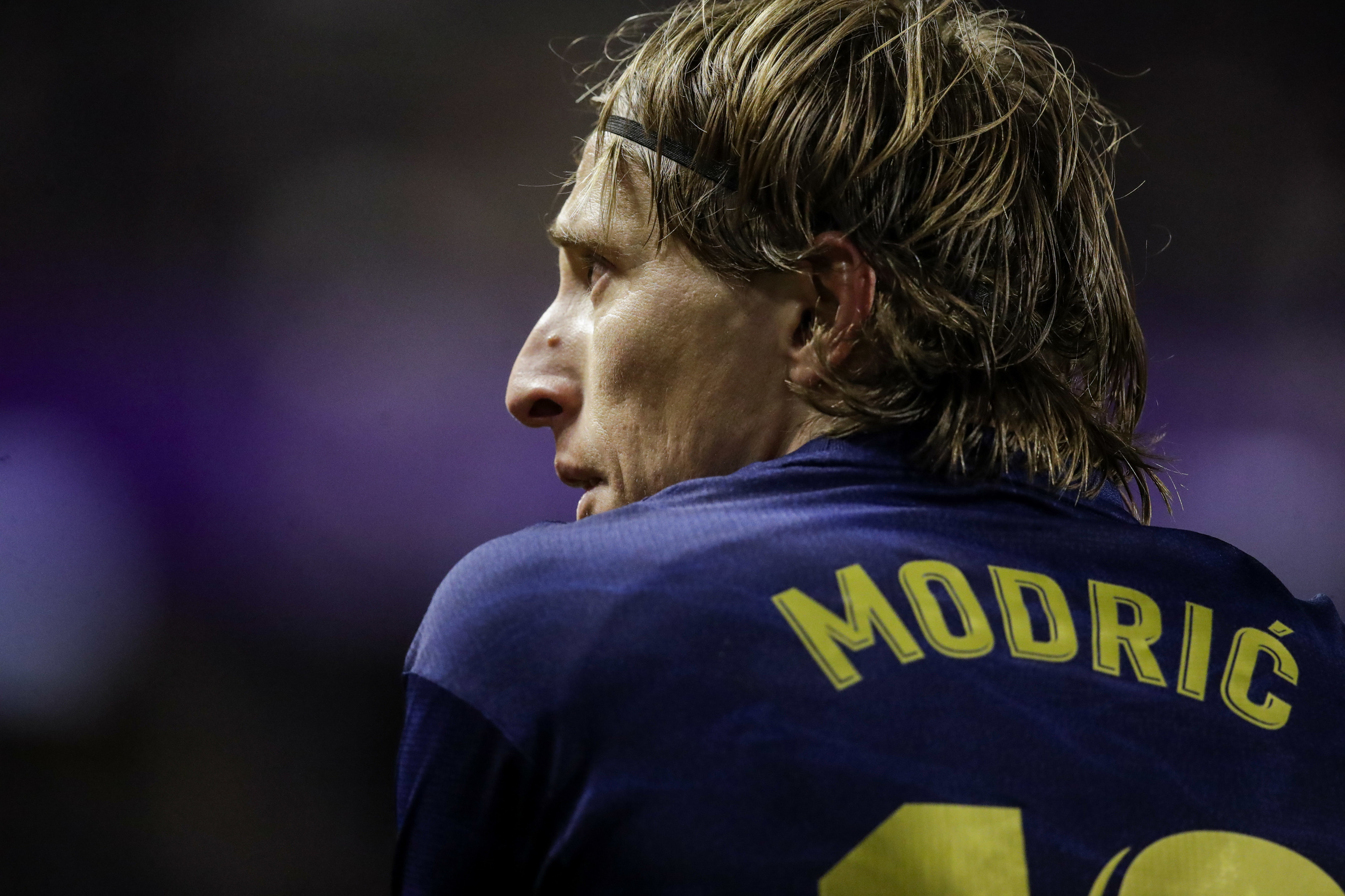Luka Modrić, Number 10 Modrić jersey, Black athletic headband, HD Desktop wallpaper