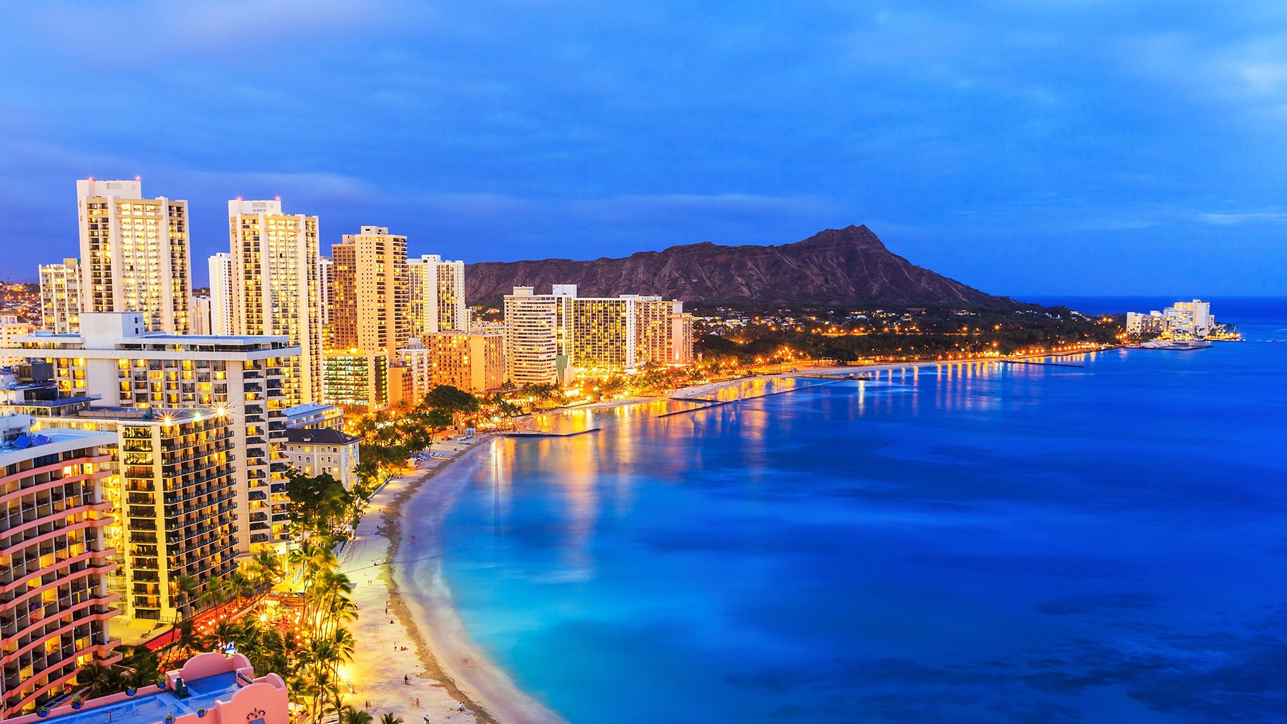 Honolulu wallpapers, 4K HD, City skyline, Urban life, 2560x1440 HD Desktop