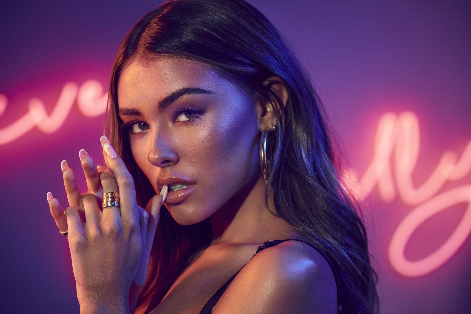 Madison Beer, Earrings Wallpaper, 1920x1280 HD Desktop