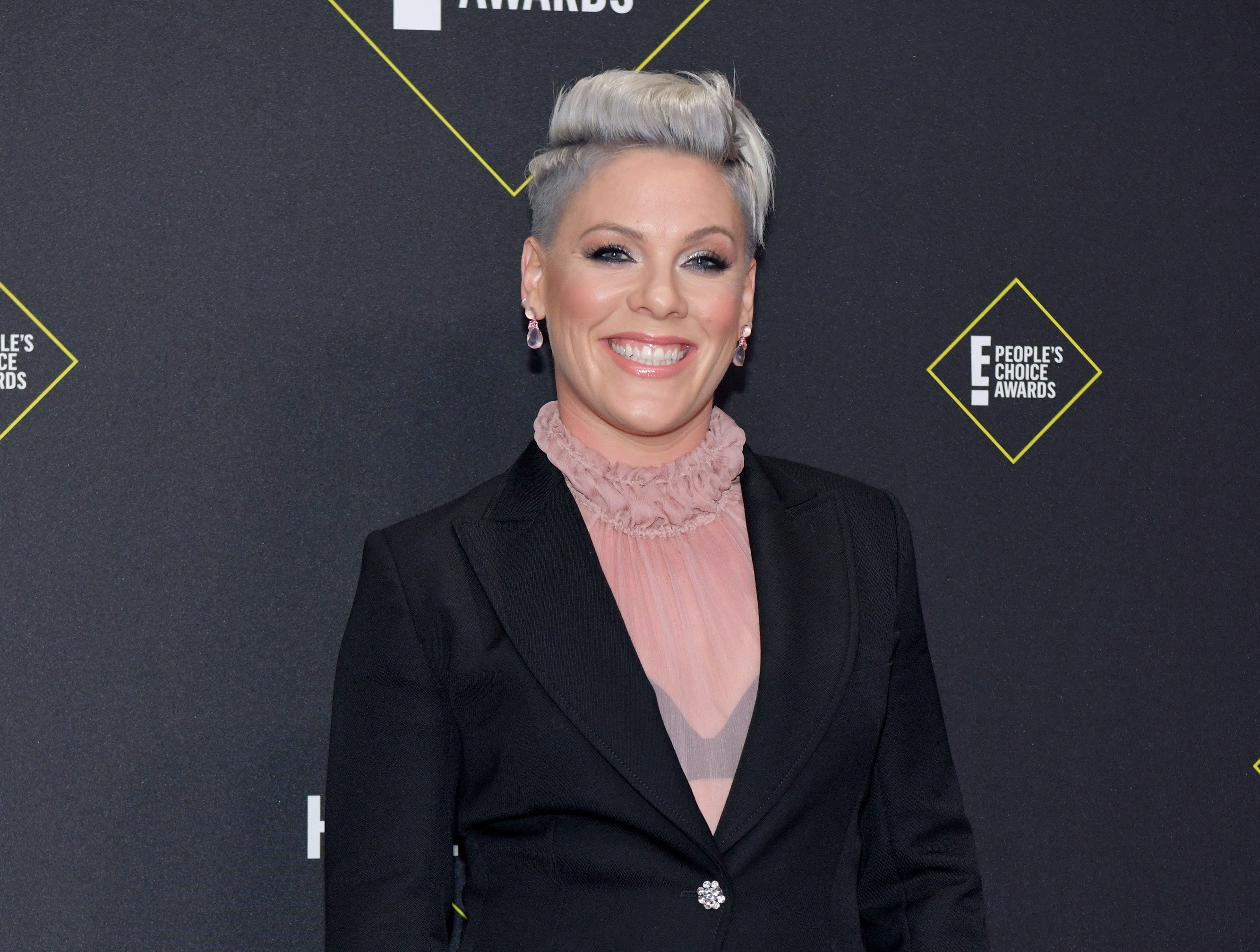 E! People's Choice Awards, P!nk (Singer) Wallpaper, 2670x2020 HD Desktop