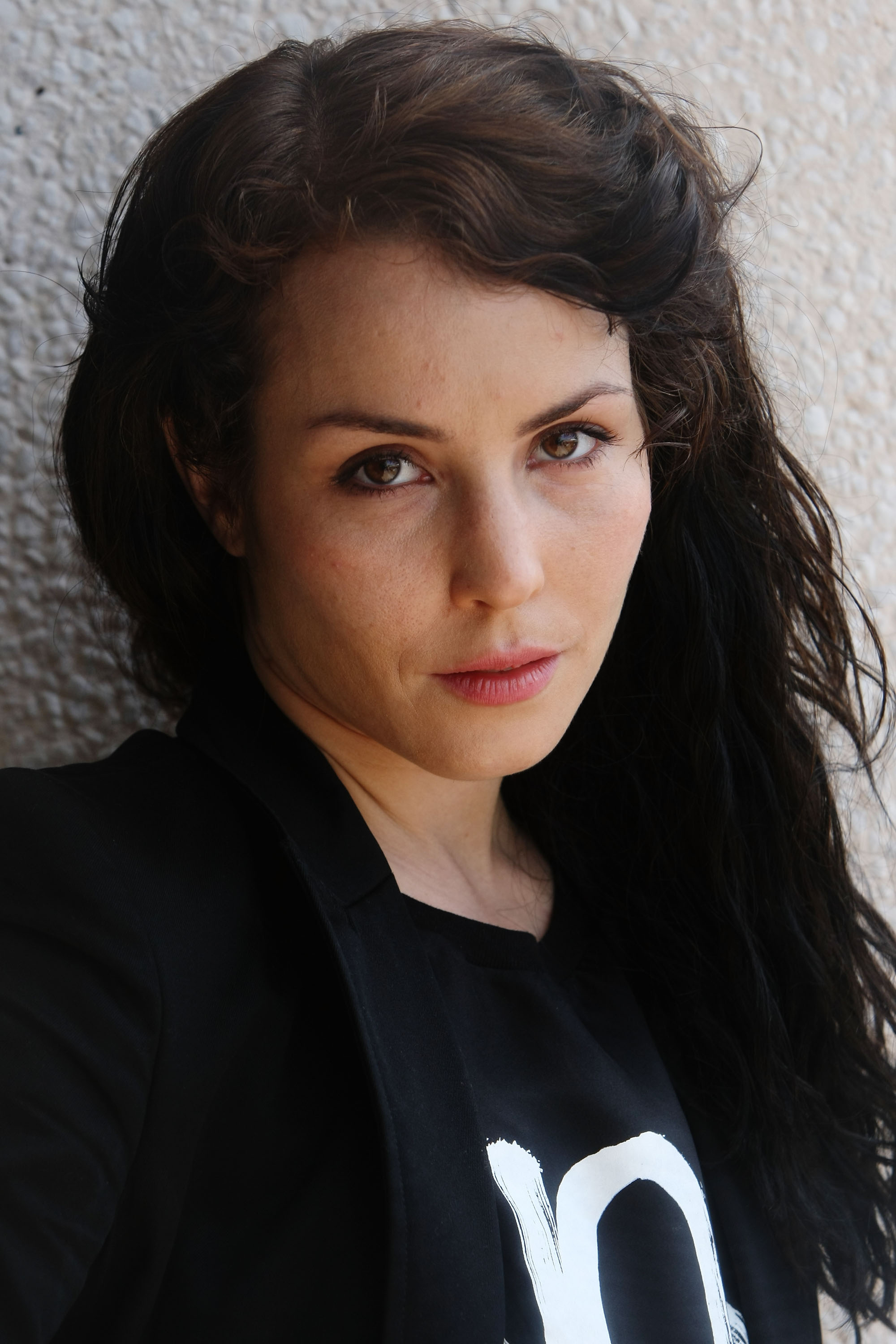 Noomi Rapace, Jaw-dropping physique, Sensual appeal, Strong character, 2000x3000 HD Phone