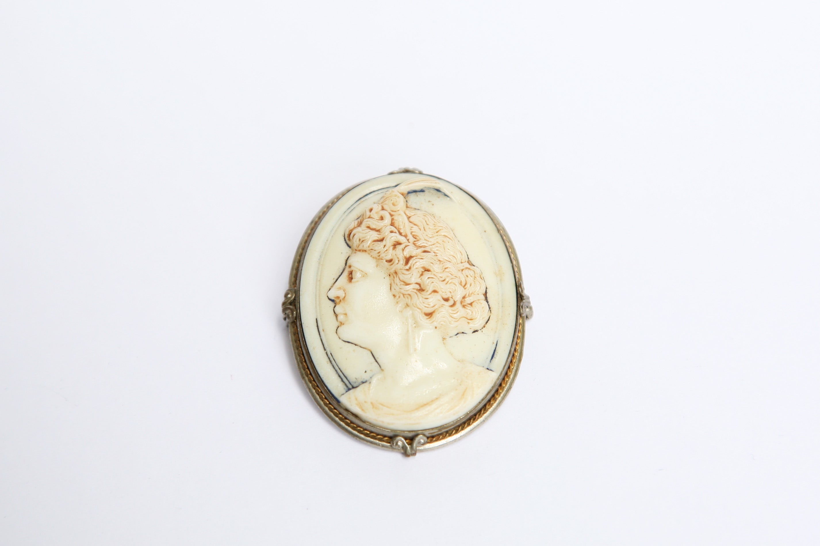 Cameo Brooch, Vintage, Grey Gardens, 2860x1910 HD Desktop