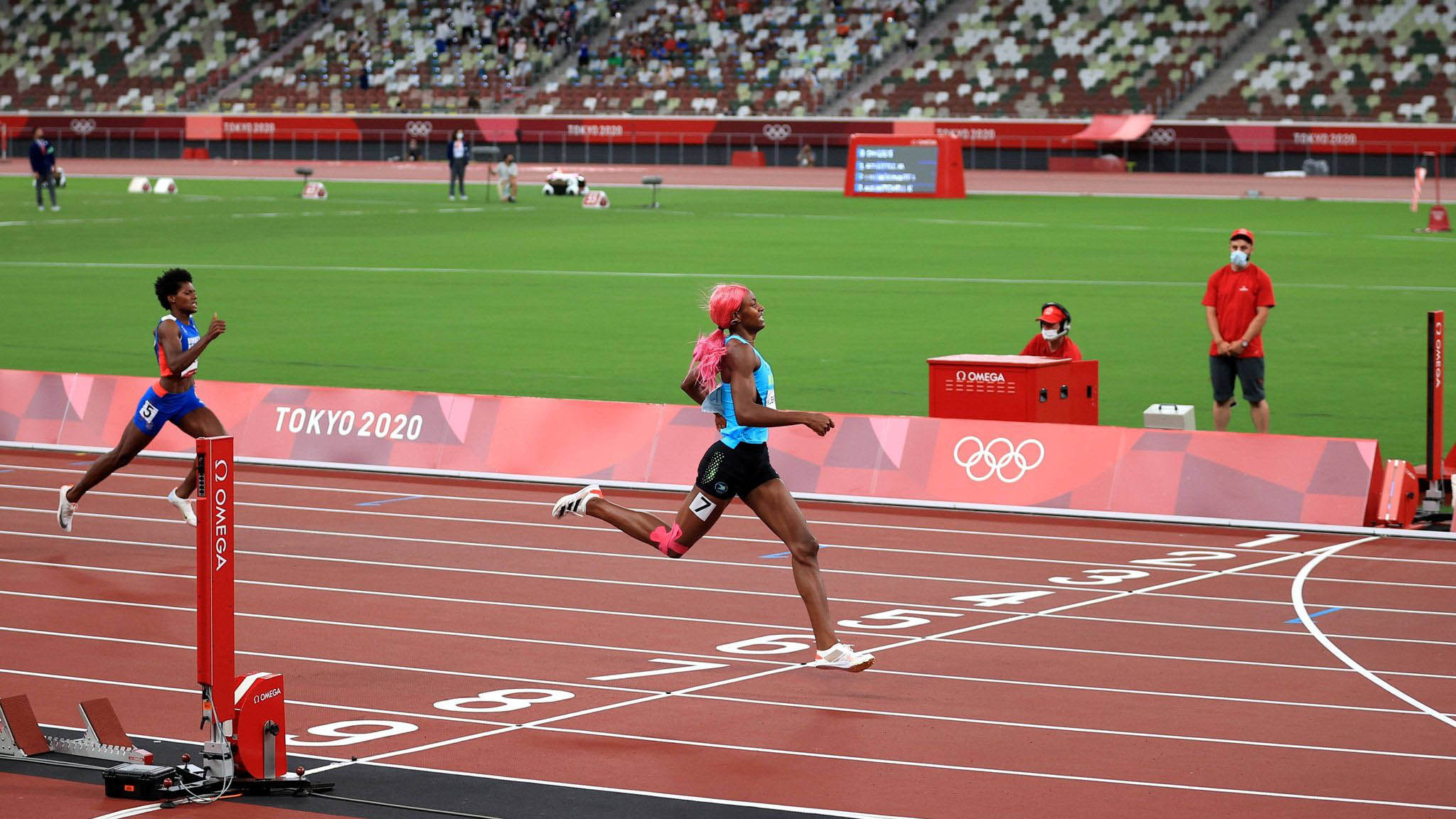 Shaunae Miller-Uibo, Bronze medal triumph, Felix Stabroek News coverage, Achieving success, 2050x1160 HD Desktop