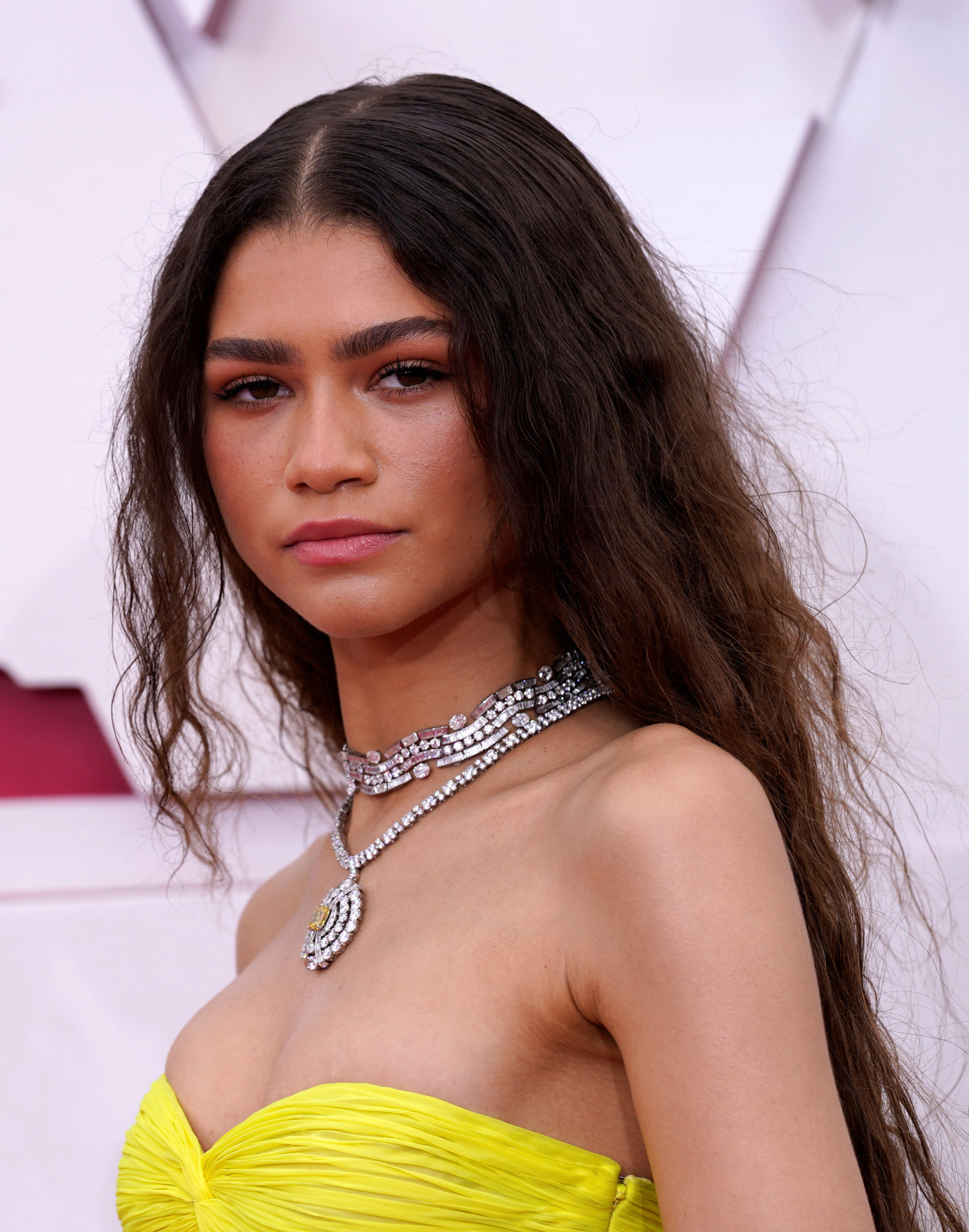 Zendaya, Bulgari diamond necklace, yellow strapless gown, HD Phone wallpaper