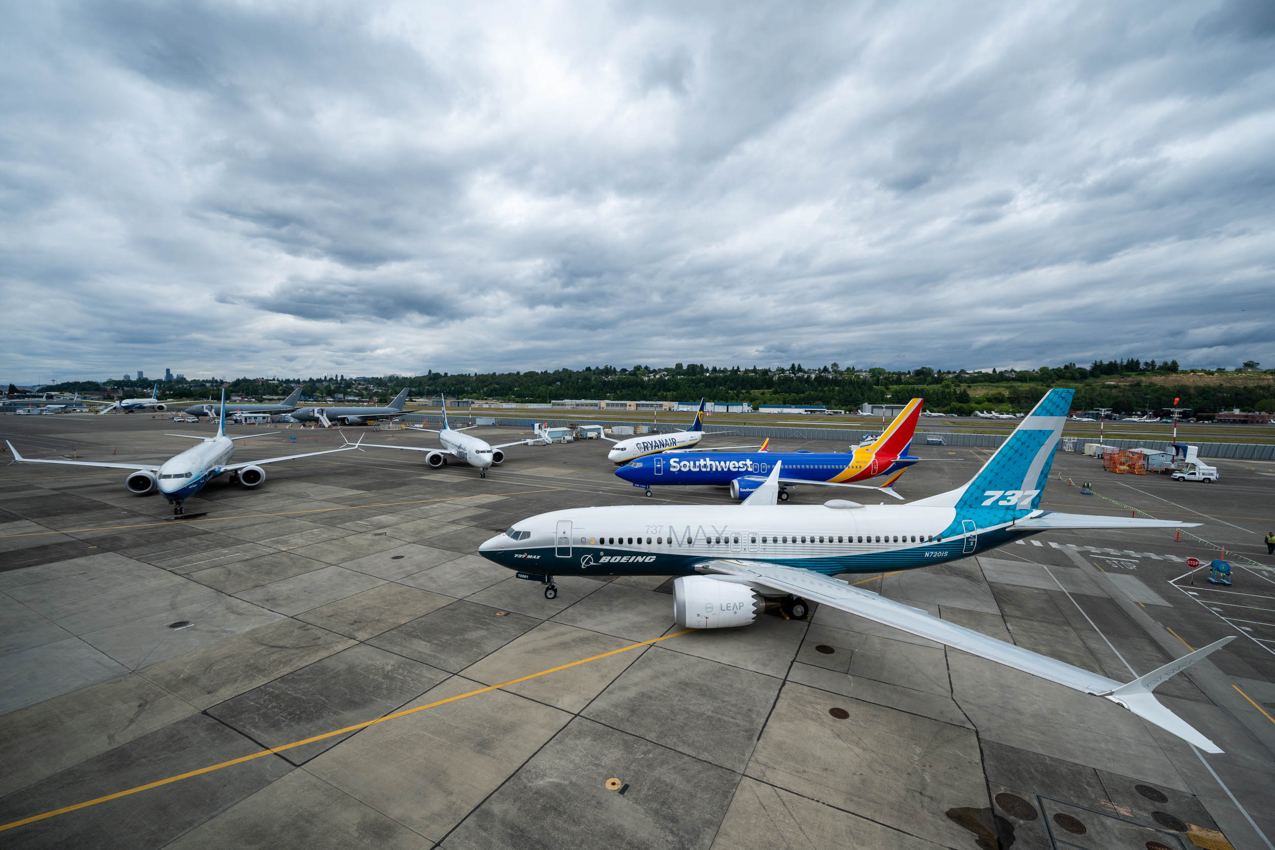 Boeing 737 Max, inside the factory, 2500x1670 HD Desktop