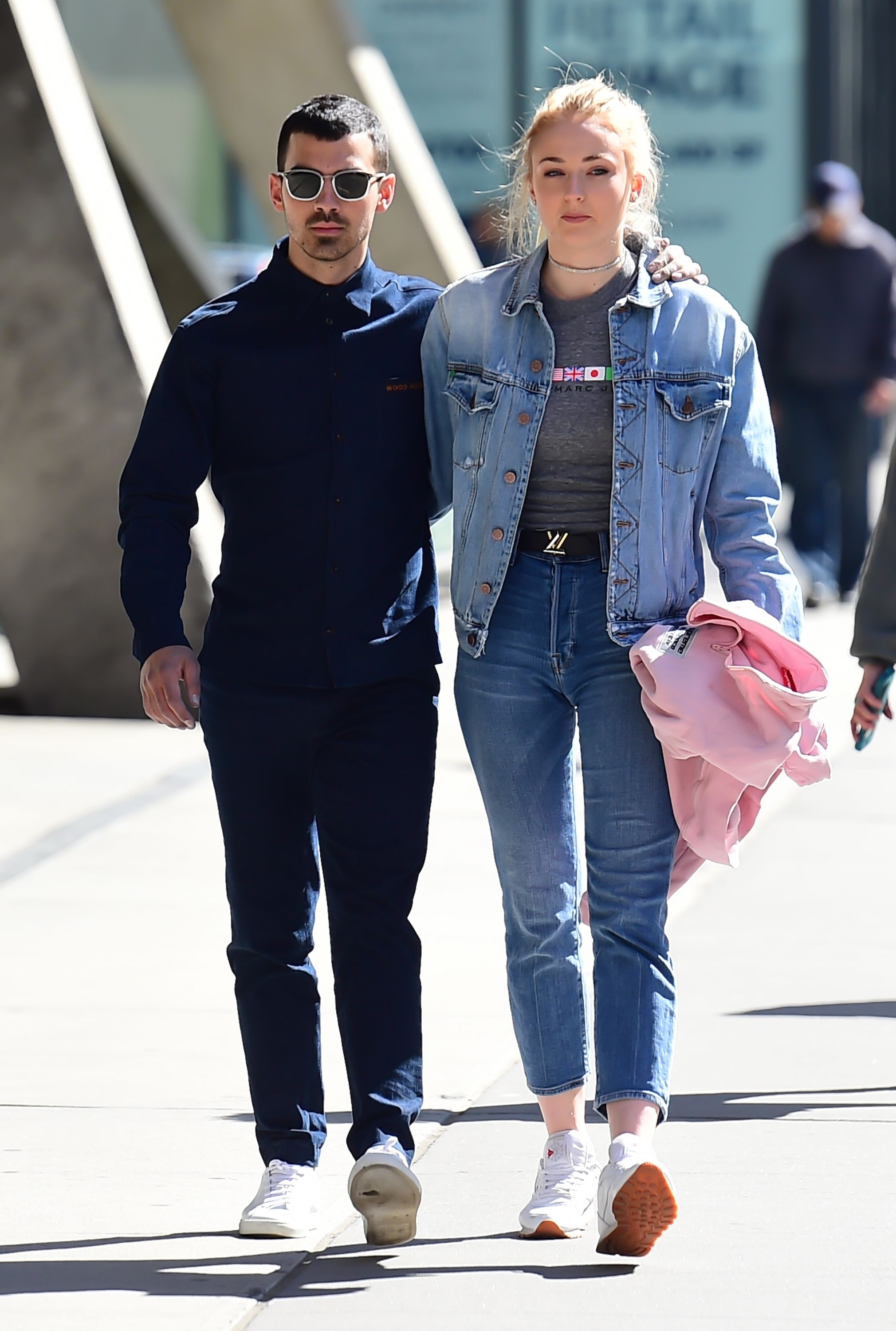 Sophie Turner, Joe Jonas, Donate hot meals, Los Angeles, 2020x3000 HD Phone