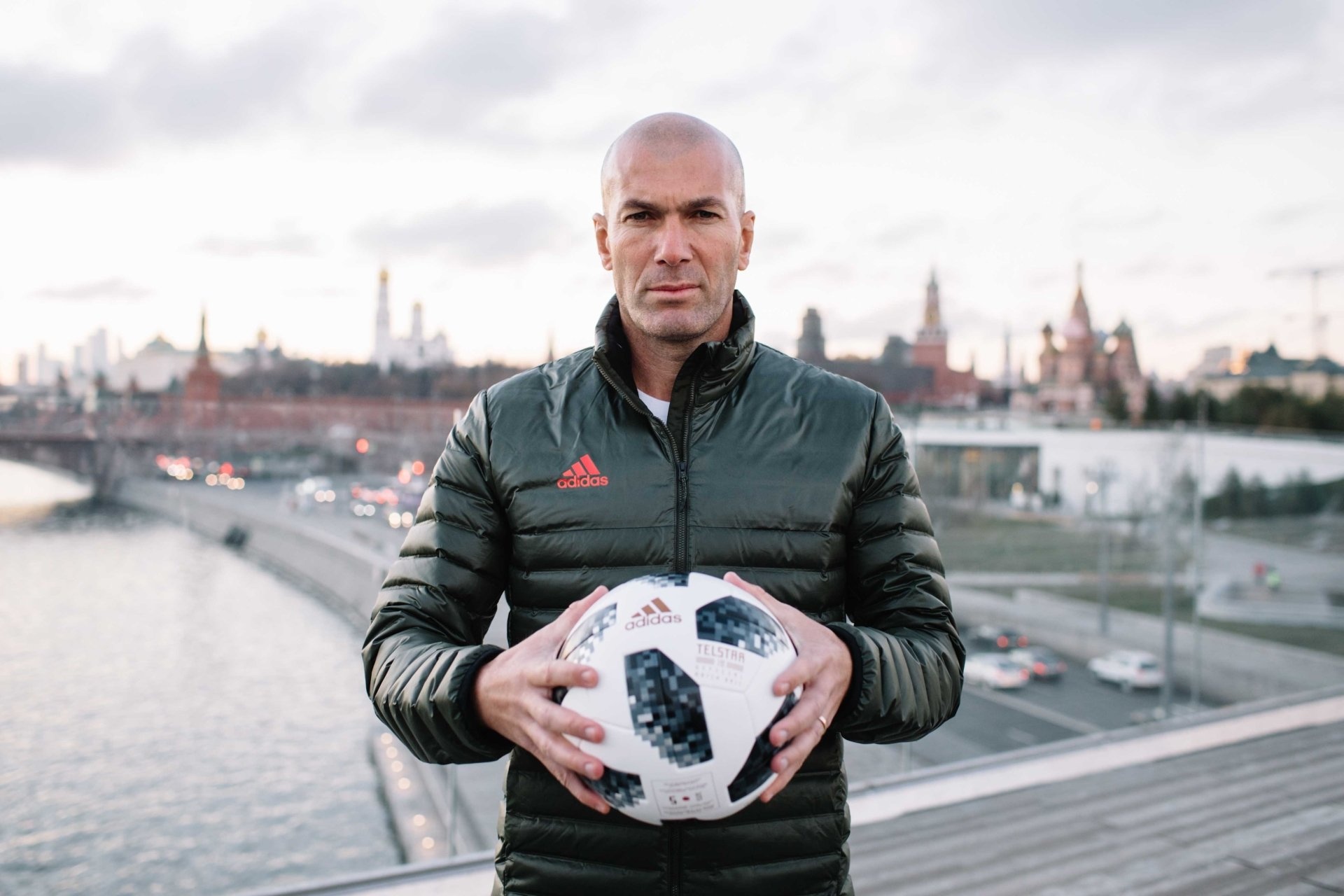 Zinedine Zidane, Adidas Telstar 18 ball, Moscow skyline, HD Desktop wallpaper