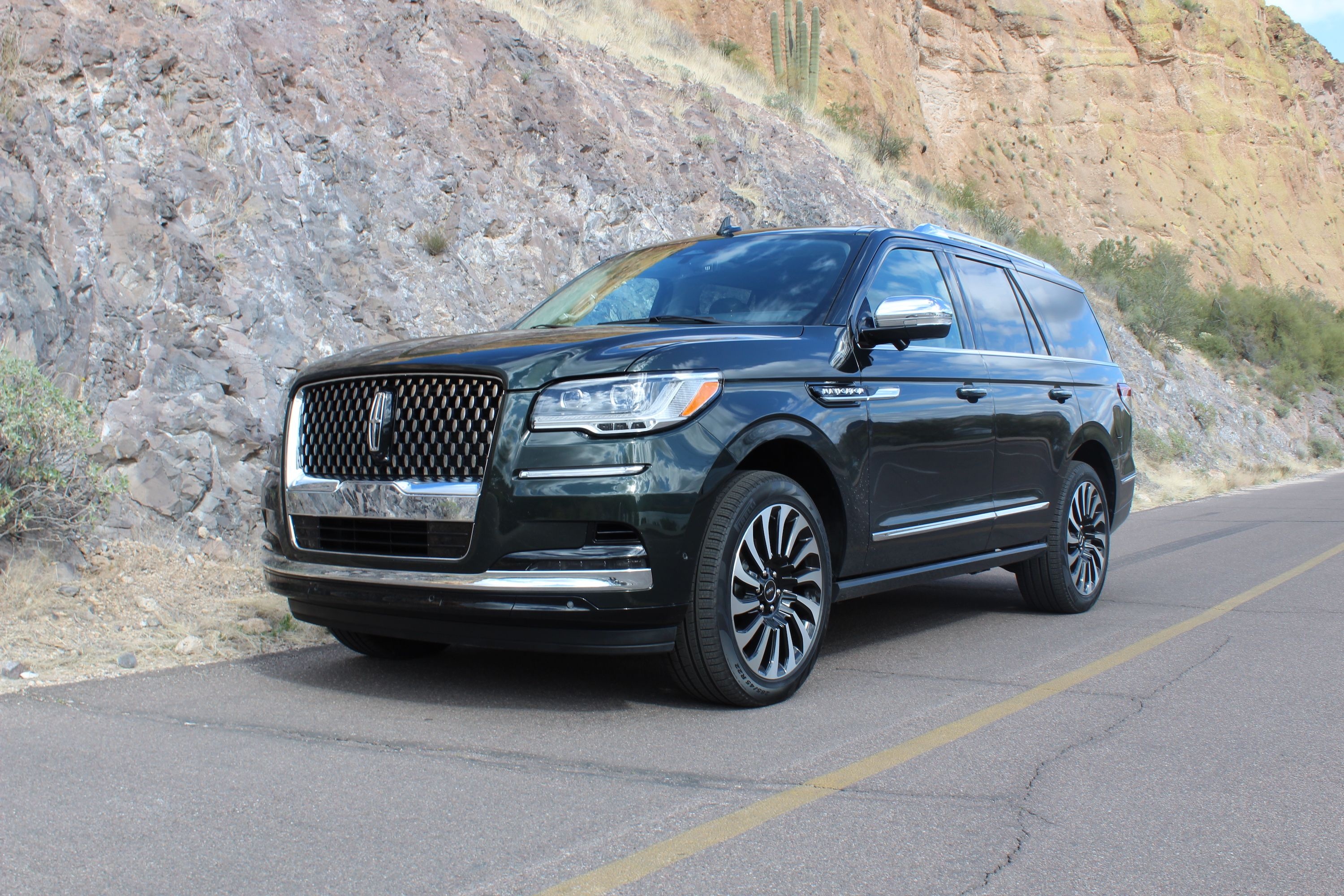 Lincoln Navigator, Flagship refined, Luxury SUV, Cutting-edge technology, 3000x2000 HD Desktop