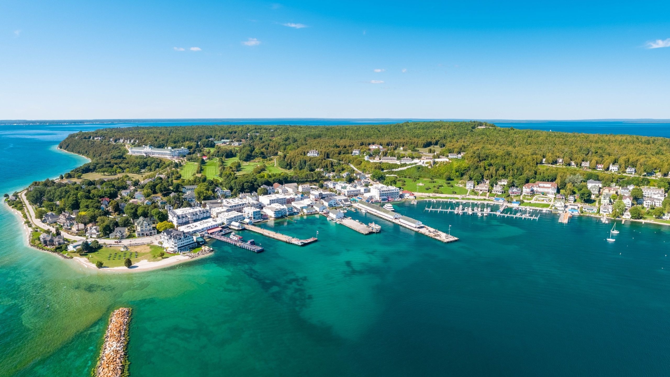 Mackinac Island gold crown, Michigan's gem, Island paradise, Luxury travel, 2560x1440 HD Desktop