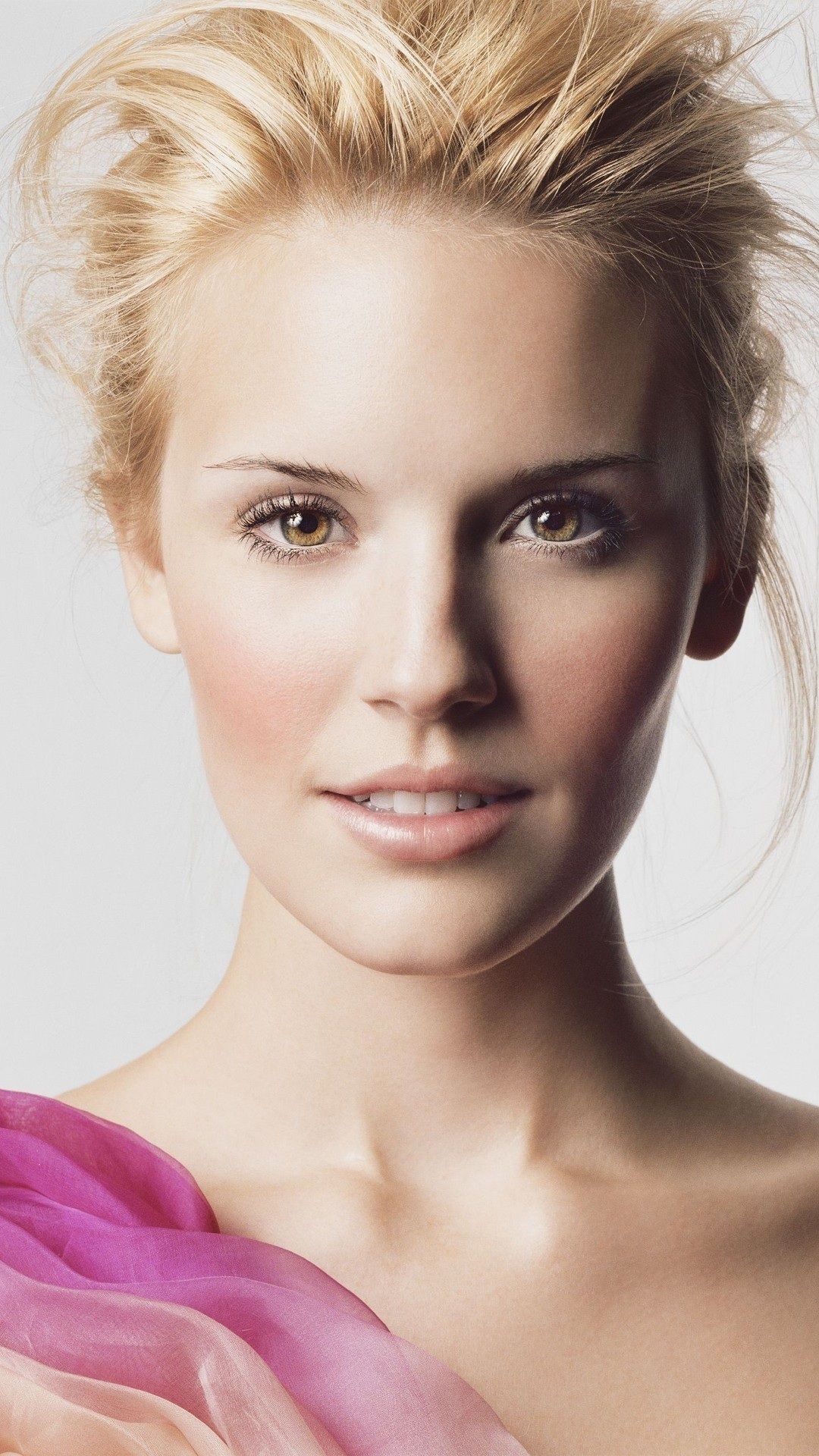 Maggie Grace, Beauty icon, Star beauty, Celebrities, 1080x1920 Full HD Phone