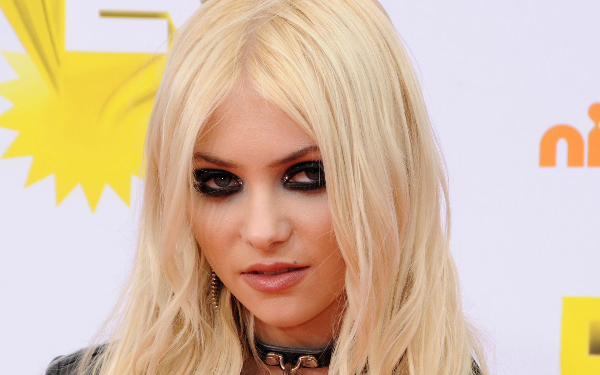 Taylor Momsen - Taylor Momsen Wallpaper 37204275 - Fanpop 1920x1200