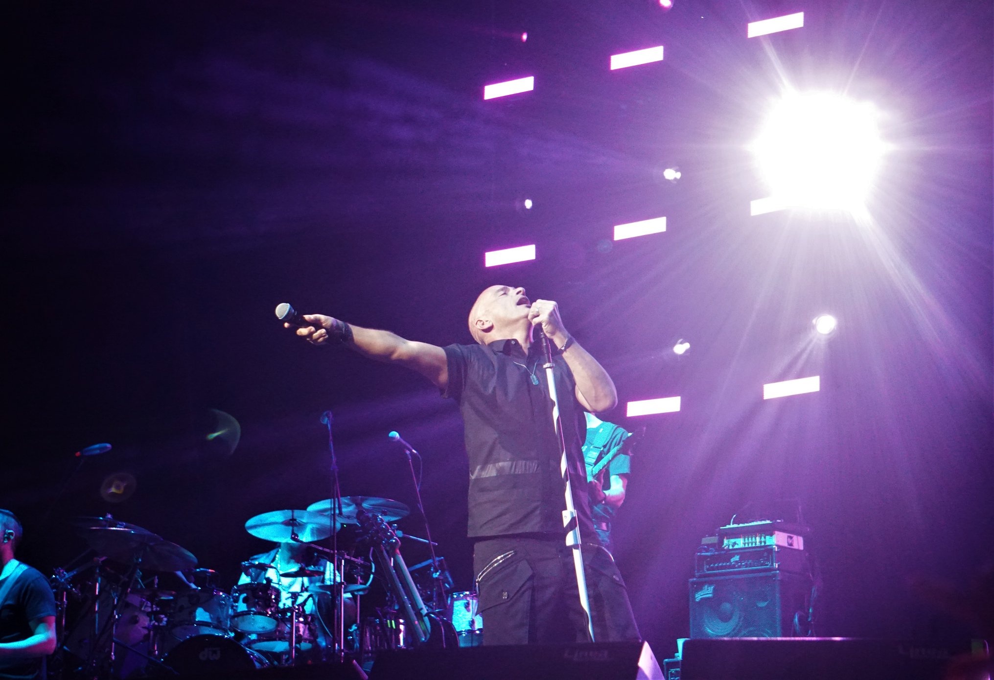 Eros Ramazzotti, Movistar Arena, Italian Pop, Legendary Concert, 2040x1390 HD Desktop