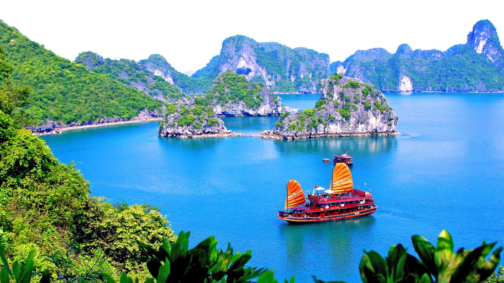 Halong Bay, Tranquil ocean, Mesmerizing beauty, Peaceful vibes, 1920x1080 Full HD Desktop