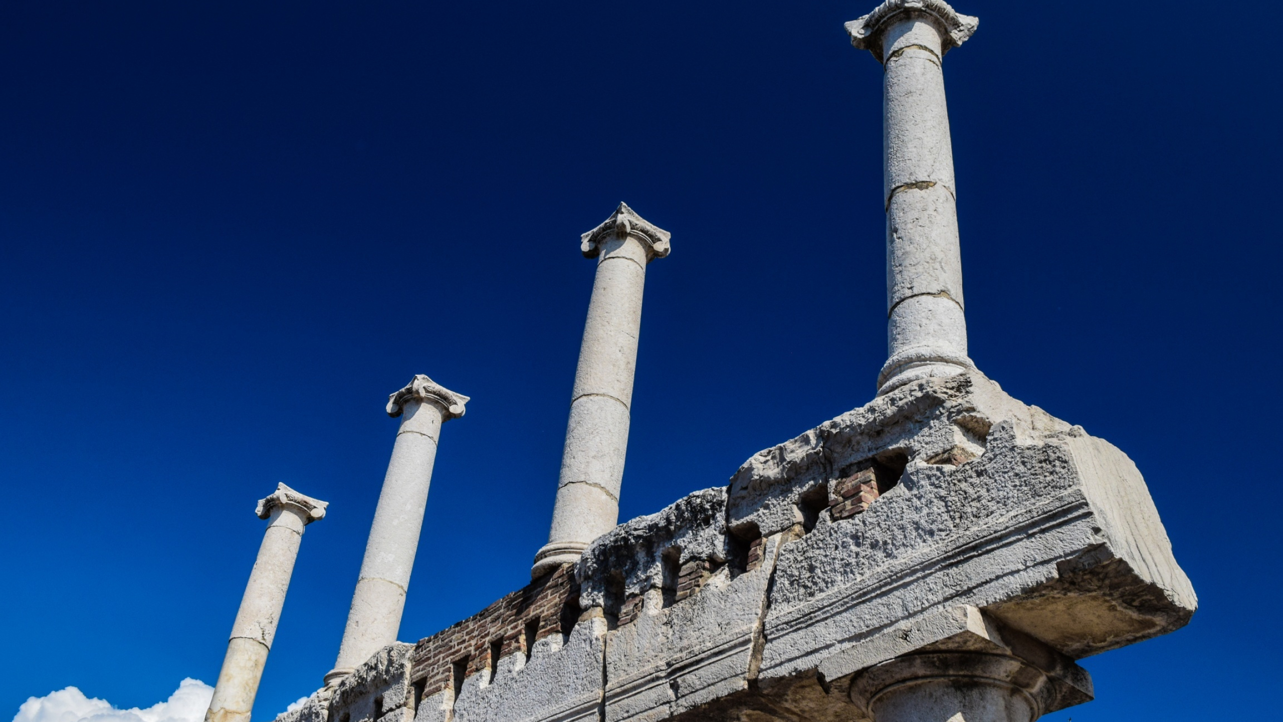 Pompeii, Blue skies, 4K HD desktop wallpaper, 2560x1440 HD Desktop