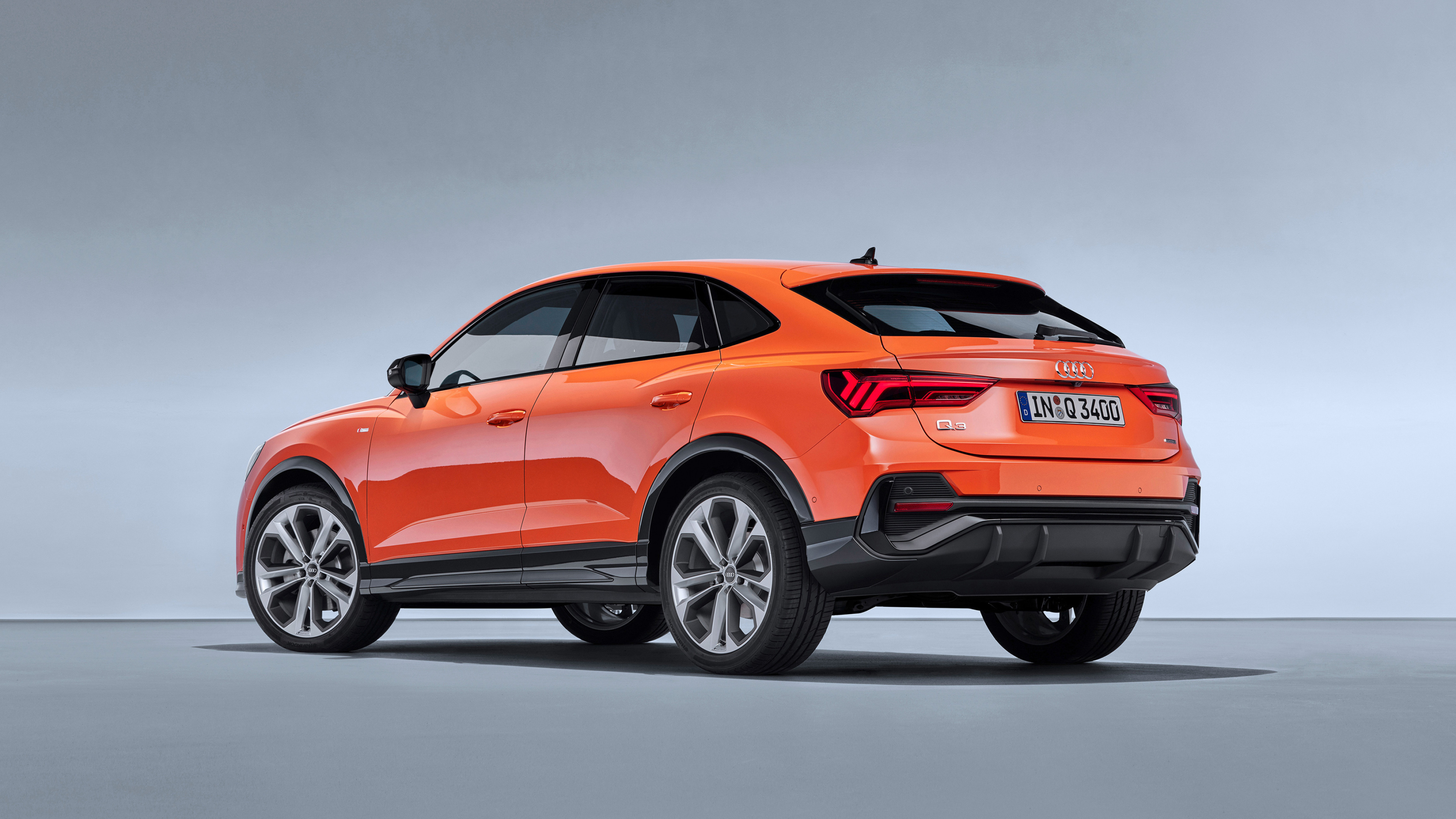 Audi Q3, Sporty elegance, Quattro all-wheel drive, Cutting-edge technology, 3840x2160 4K Desktop