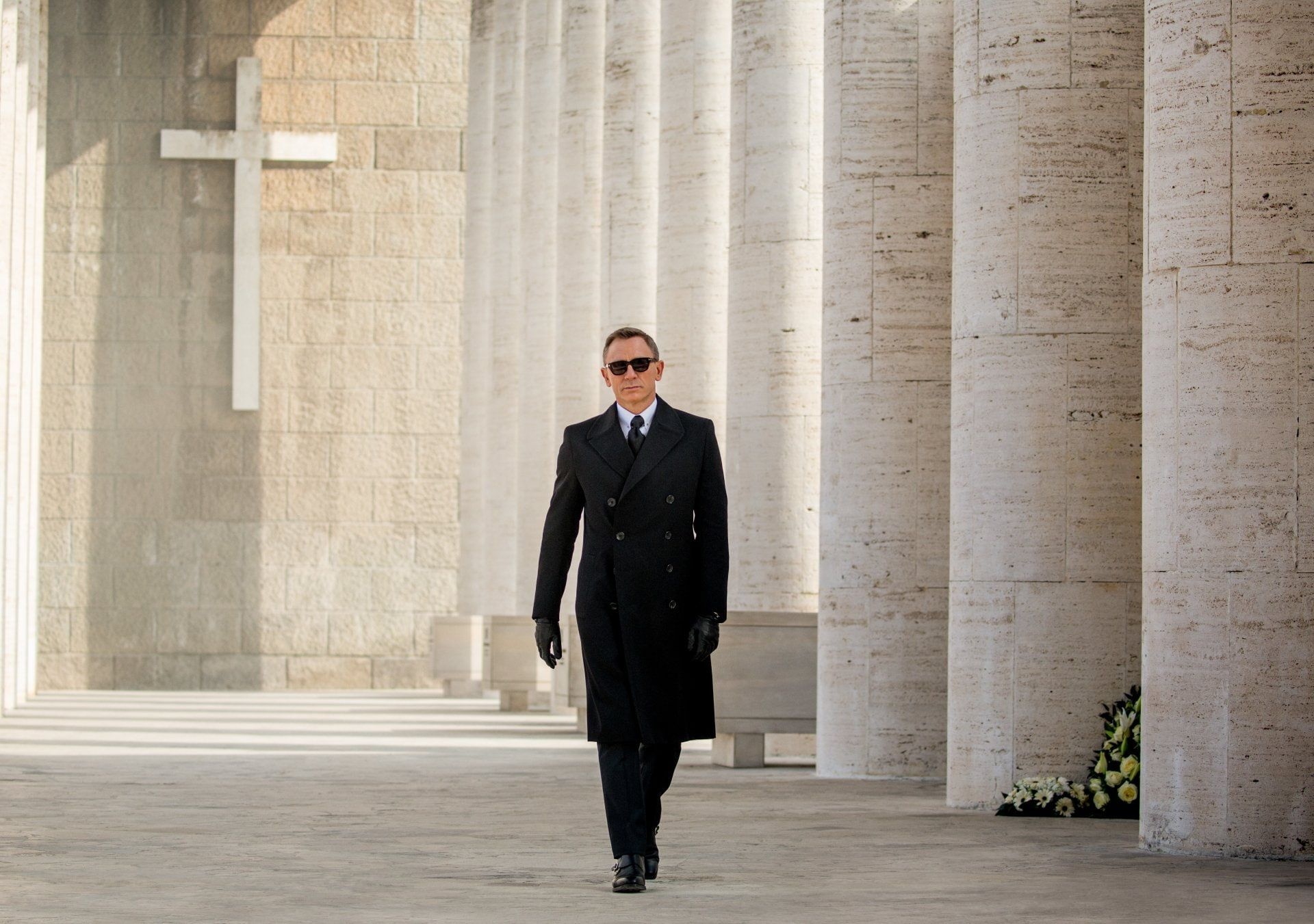 James Bond Spectre, Striking wallpaper, Iconic imagery, Action-packed scenes, 1920x1360 HD Desktop