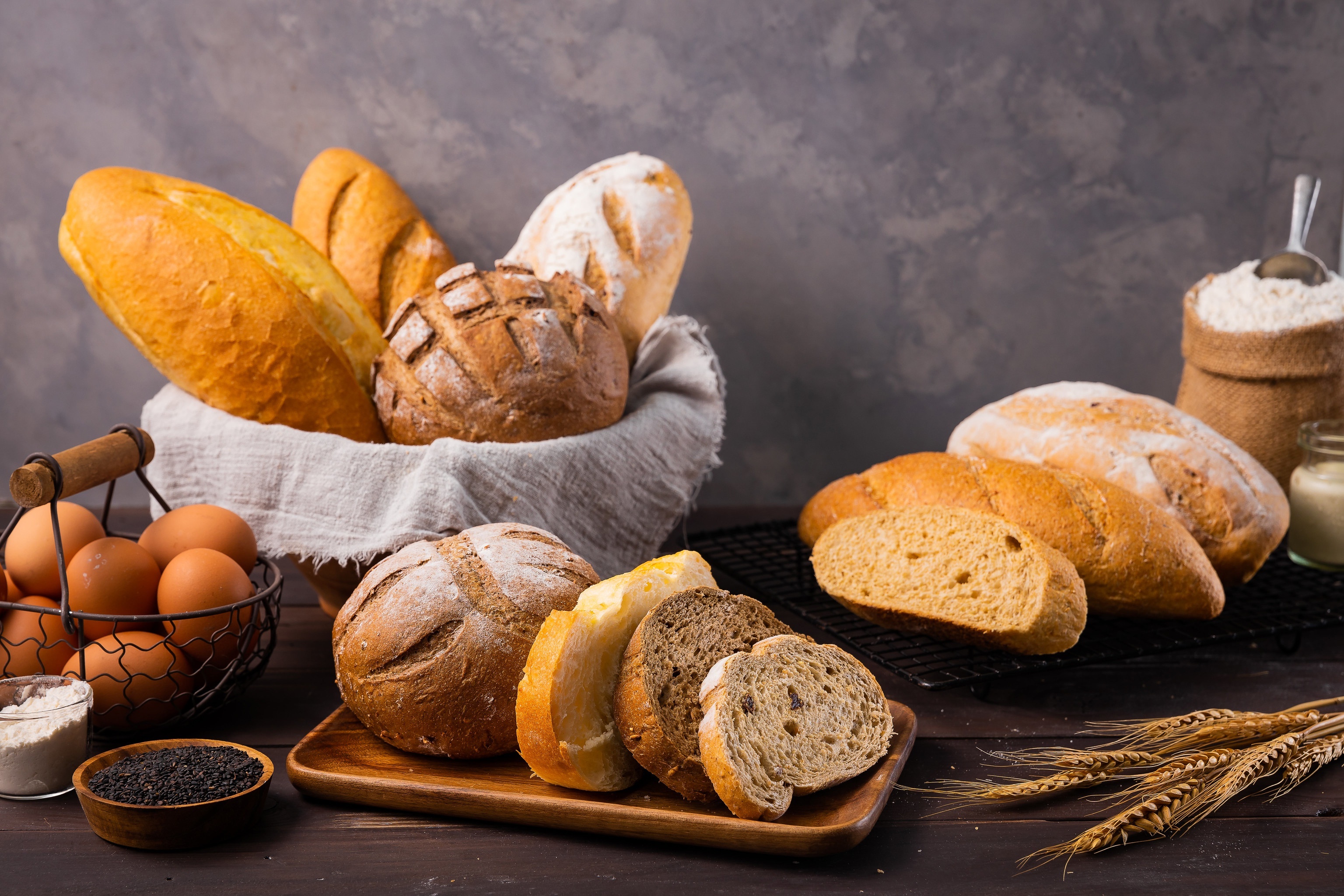 Freshly baked loaf, Warm crusty bread, Delicious aroma, Sliced perfection, 3080x2050 HD Desktop