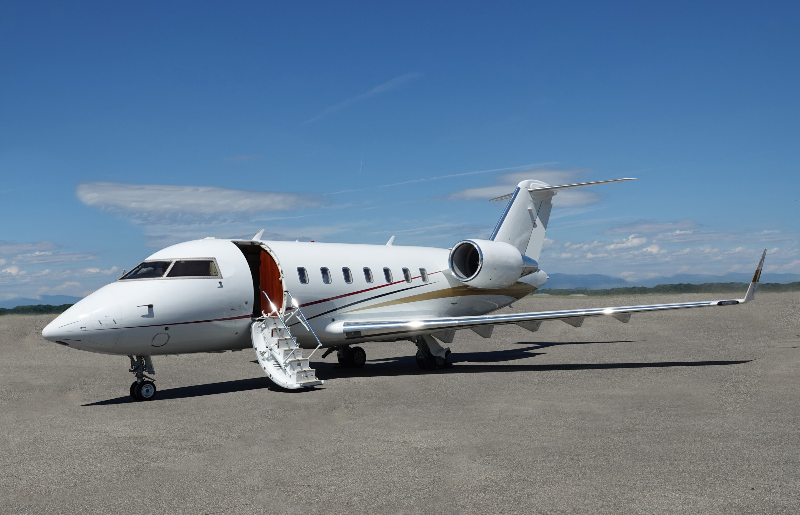 Bombardier Challenger 605, Buyers guide, Corporate jet investor, 2560x1650 HD Desktop