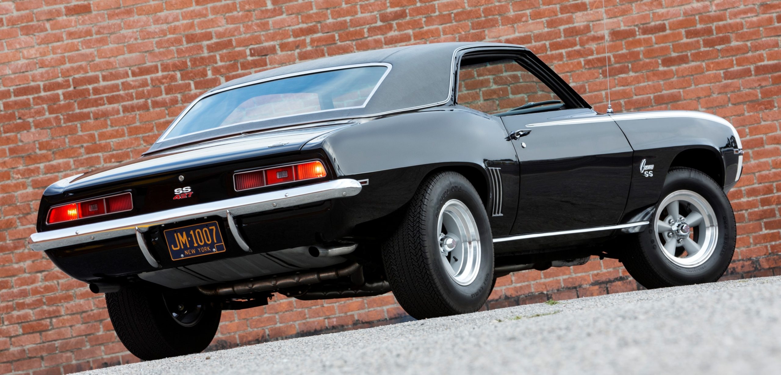 1969 Chevrolet Camaro SS, JM-1007 NEW YORK, red brick wall, Dual Screen Desktop wallpaper