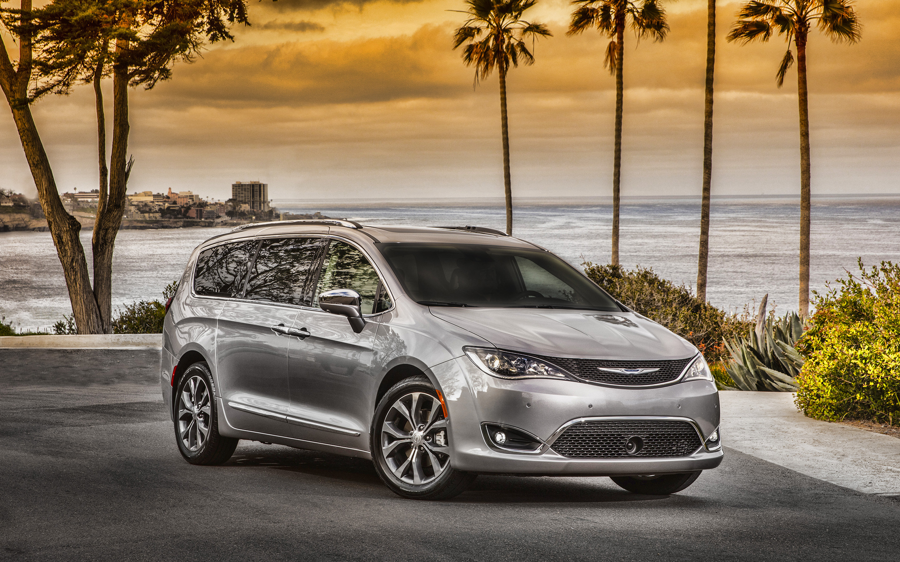 Chrysler Pacifica, High-resolution wallpapers, Stylish design, Minivan details, 2880x1800 HD Desktop