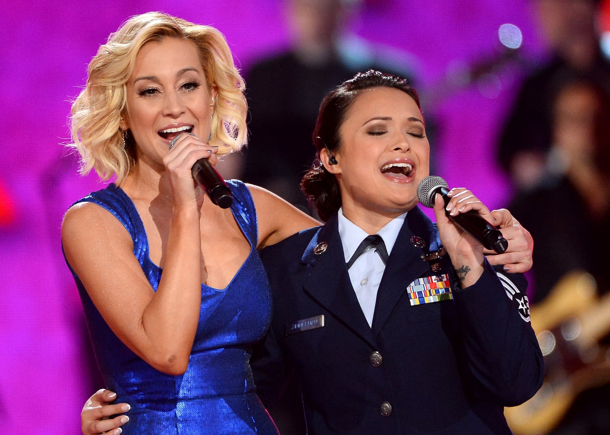 Kellie Pickler, Academy of Country Music, Airmen, Salute to Troops, 2000x1430 HD Desktop