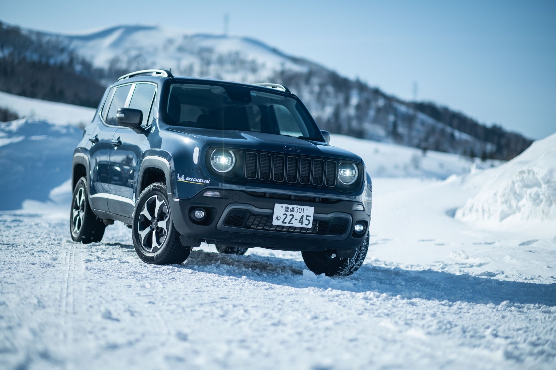 Jeep Renegade, 4xe variant, Off-road capabilities, Stunning visuals, 1920x1280 HD Desktop