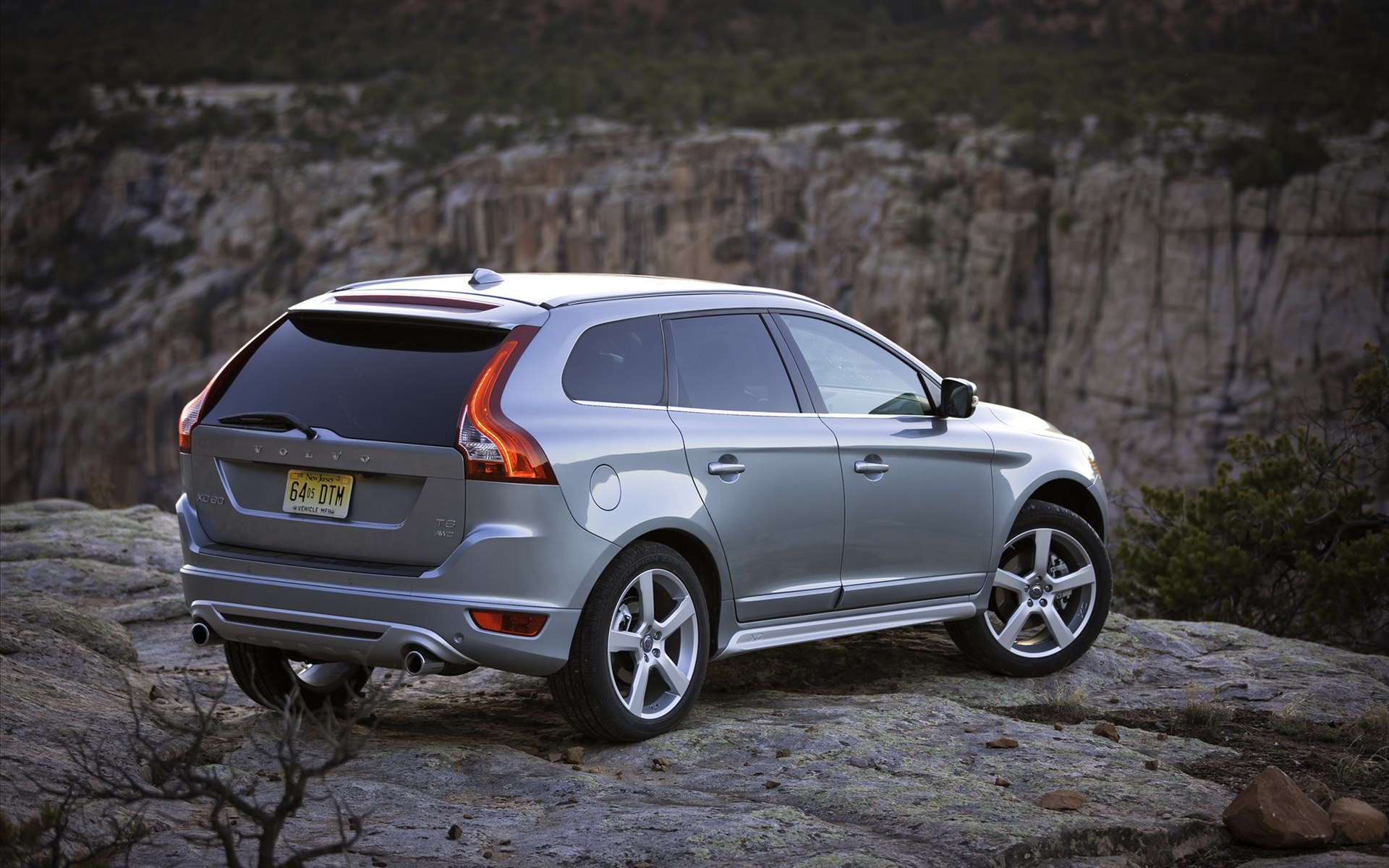 Volvo XC60, Exquisite design, Superior comfort, Uncompromising safety, 1920x1200 HD Desktop