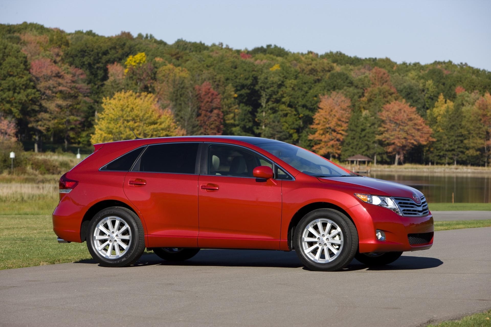 2010 Model Right Side, Toyota Venza Wallpaper, 1920x1290 HD Desktop