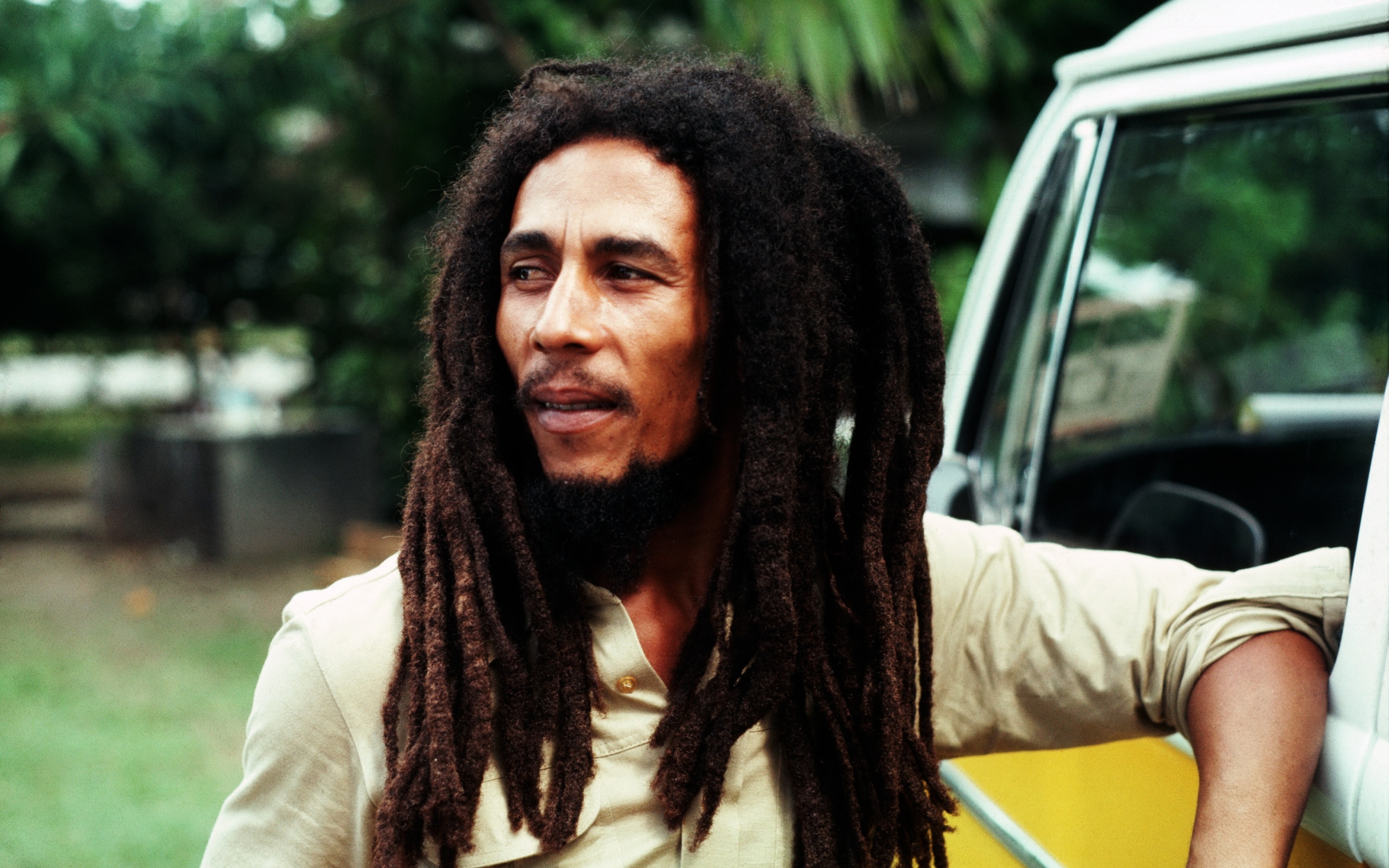 Bob Marley, Celebrity status, Stunning visuals, Global appeal, 2880x1800 HD Desktop