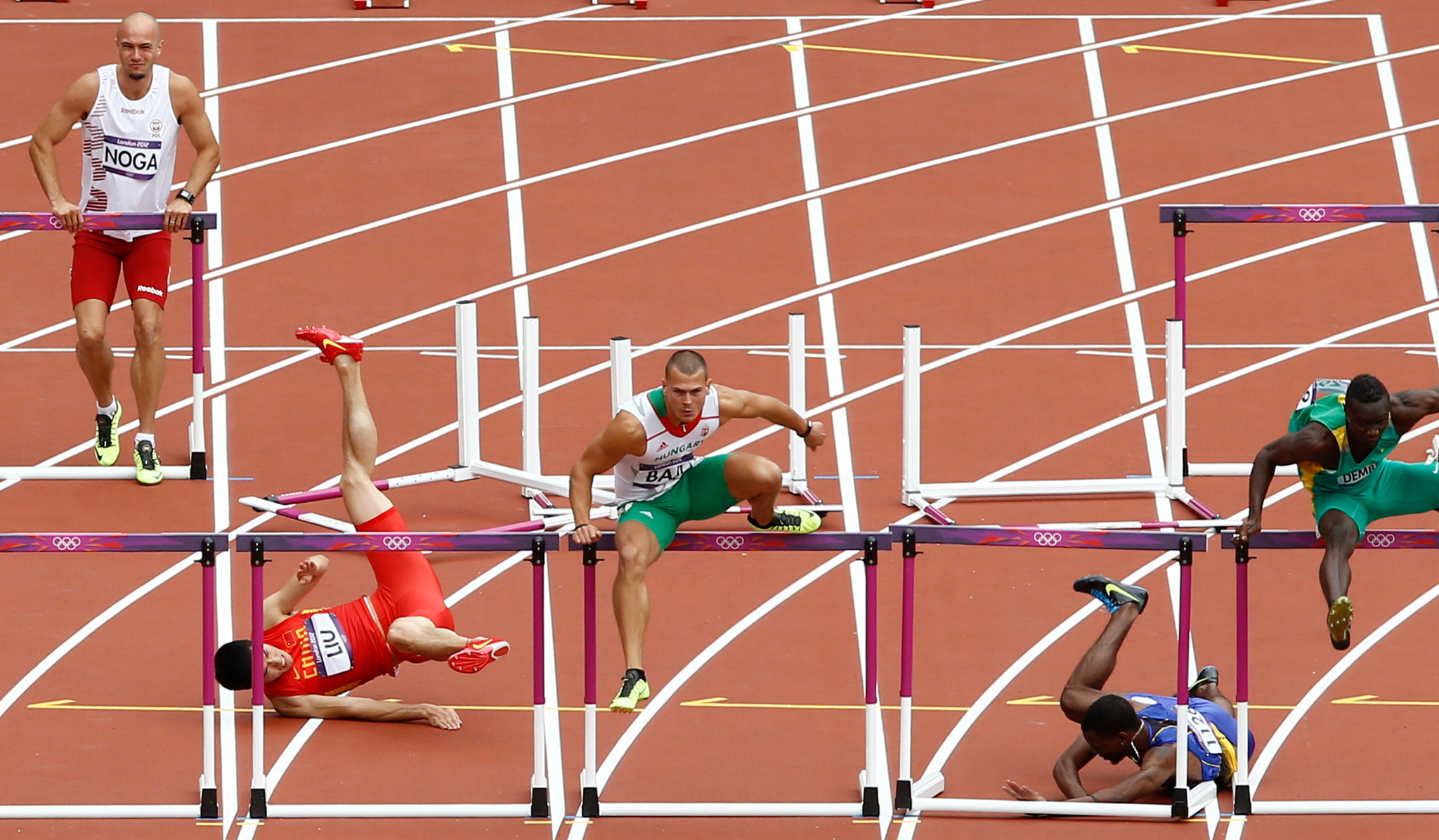 Liu Xiang, Hurdling Wallpaper, 2050x1200 HD Desktop