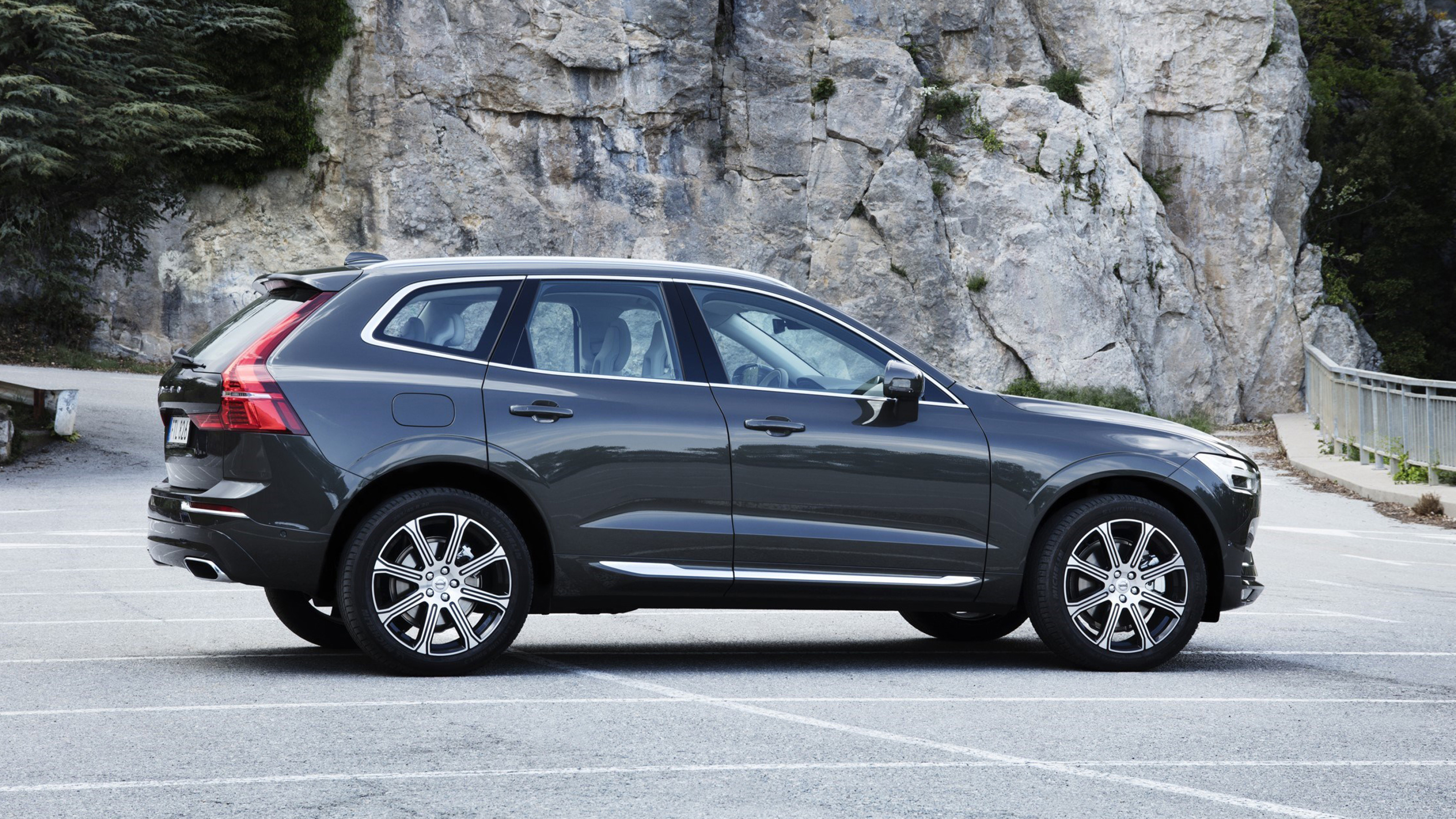 Volvo XC60, Premium crossover, Unmatched luxury, Exceptional comfort, 3840x2160 4K Desktop