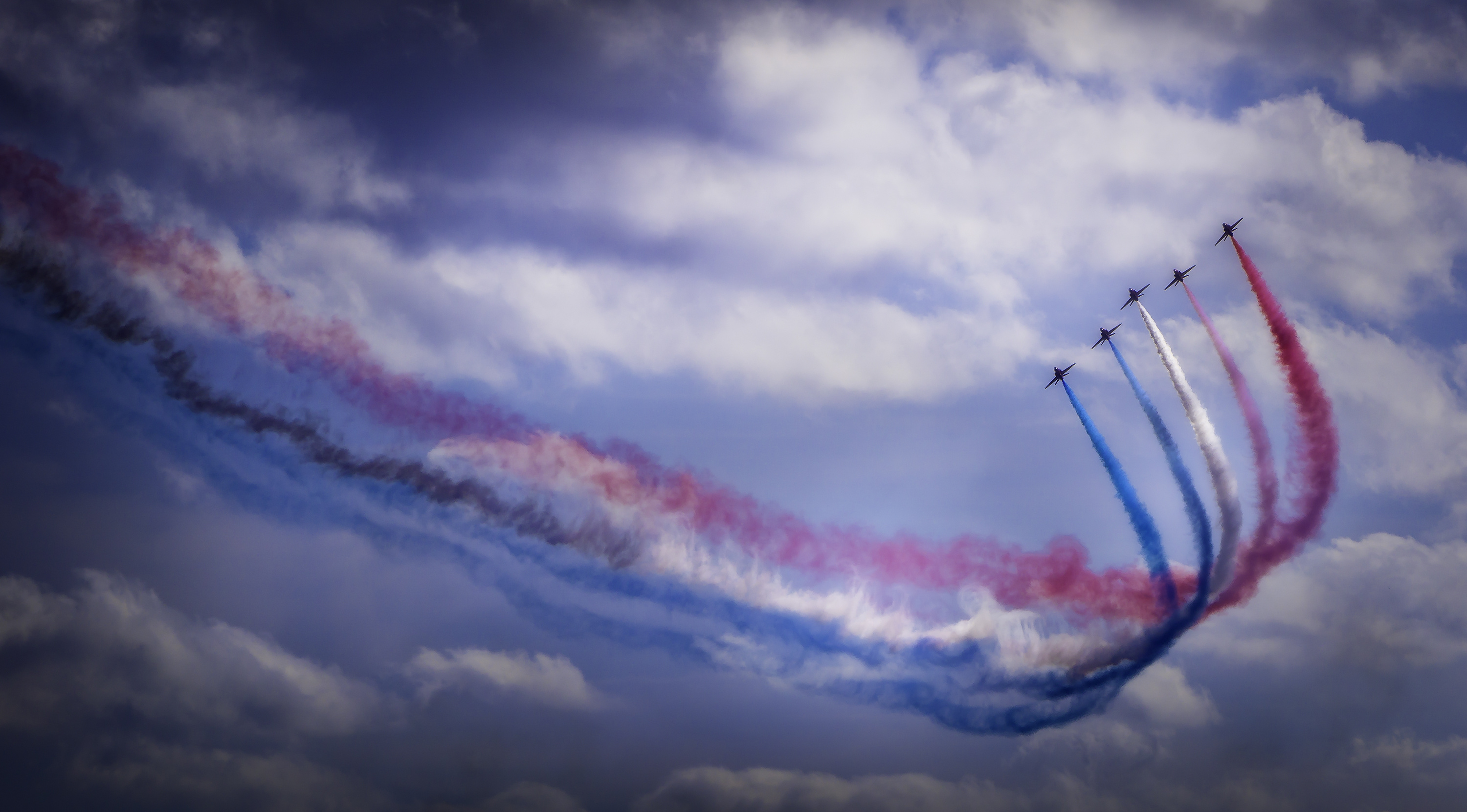 Aerobatics, Airplanes performing aerobatics, 3000x1670 HD Desktop