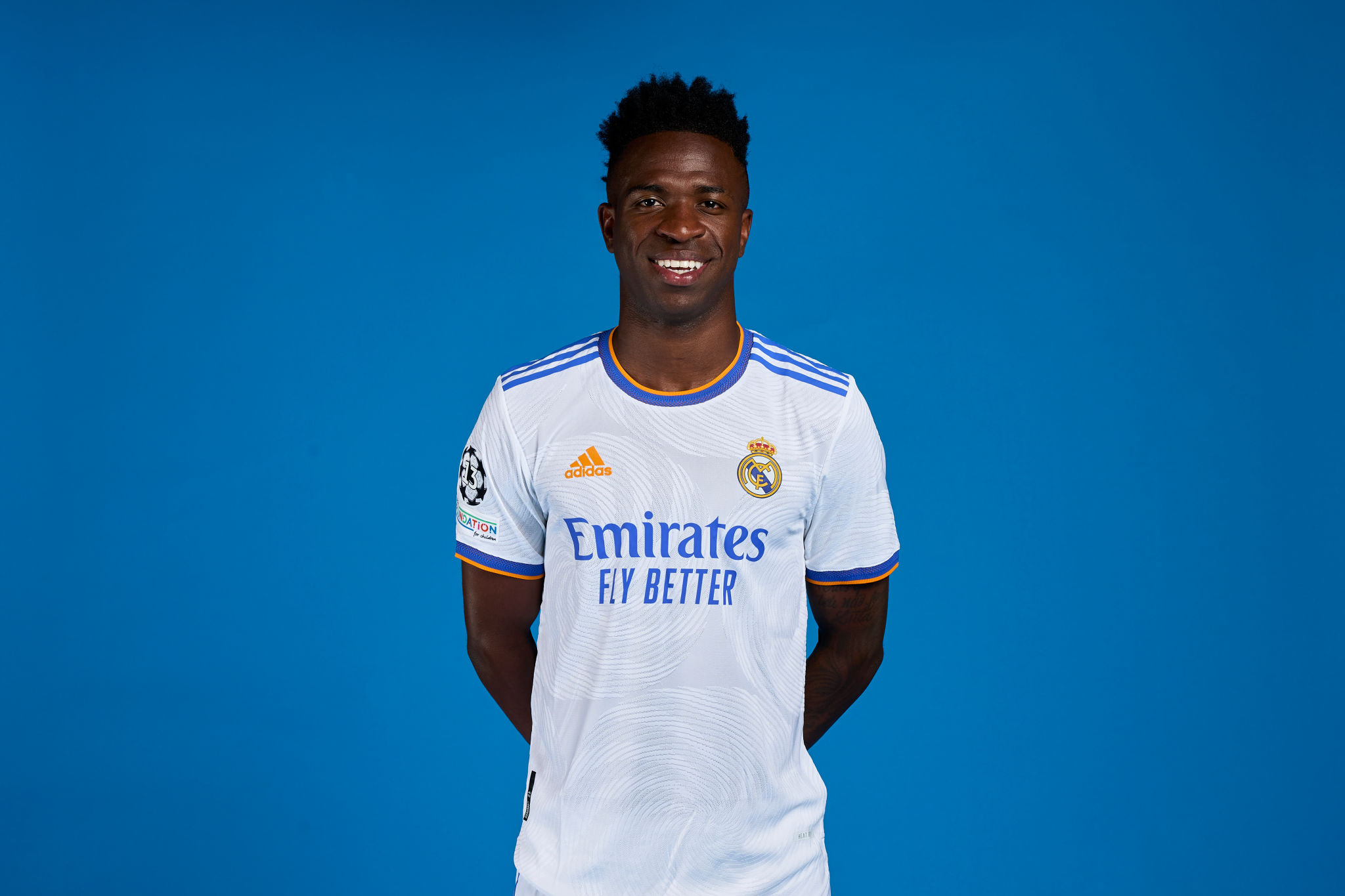 Vinicius Junior, Real Madrid home kit, Solid blue backdrop, HD Desktop wallpaper