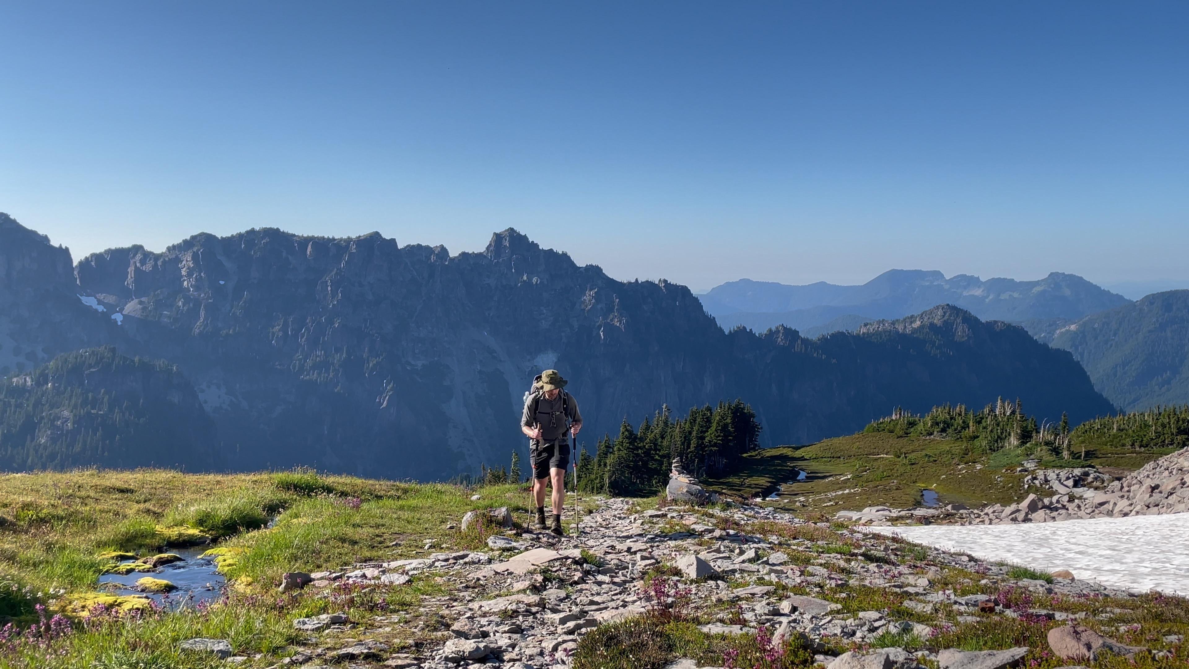 Mount Rainier adventure, Solitary backpacking, Nature's solitude, Backpacking challenge, 3840x2160 4K Desktop