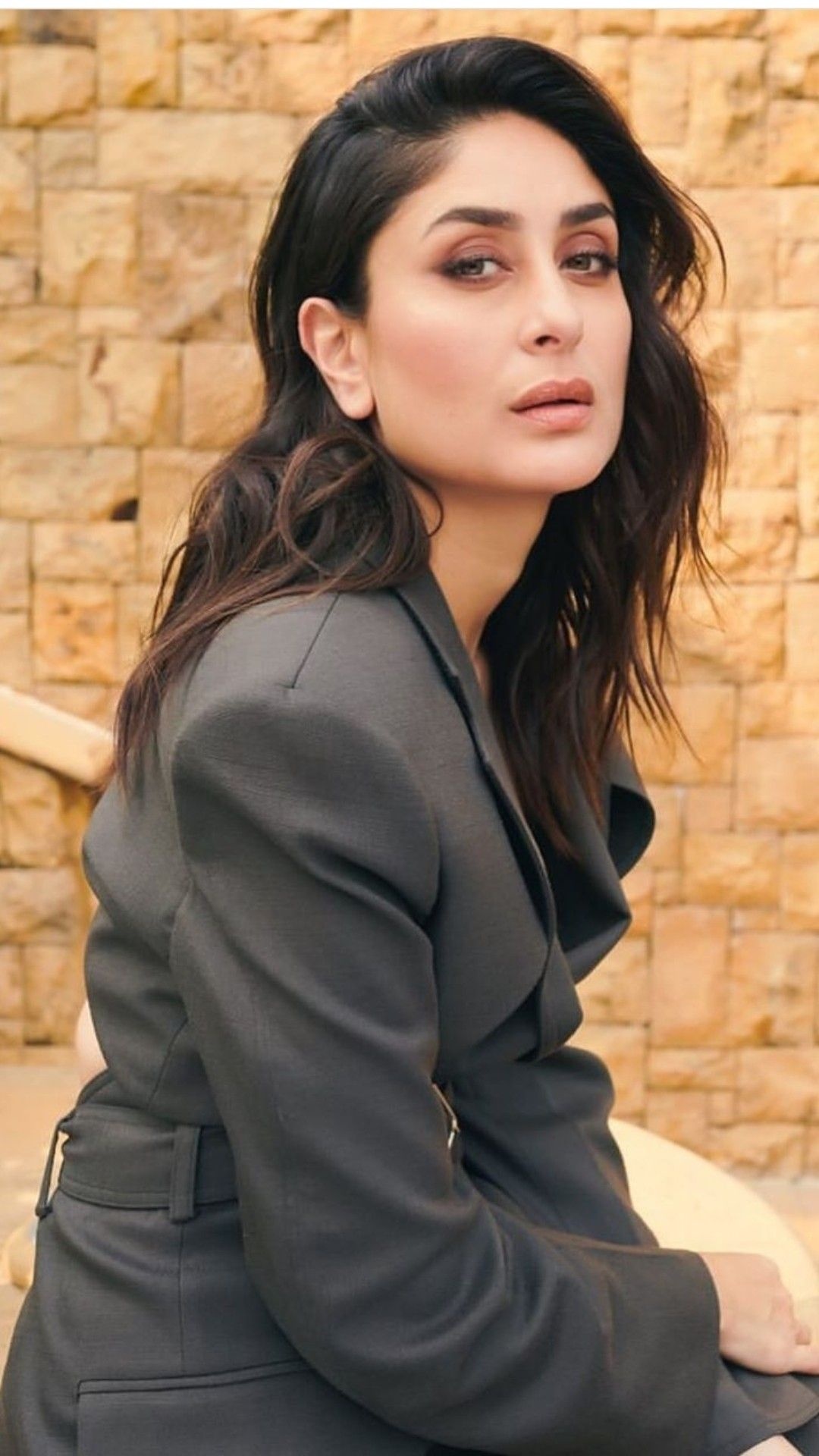 Poonam pherwani Kareena Kapoor, Bollywood celebrities Priyanka, Chopra hot beautiful, 1080x1920 Full HD Phone